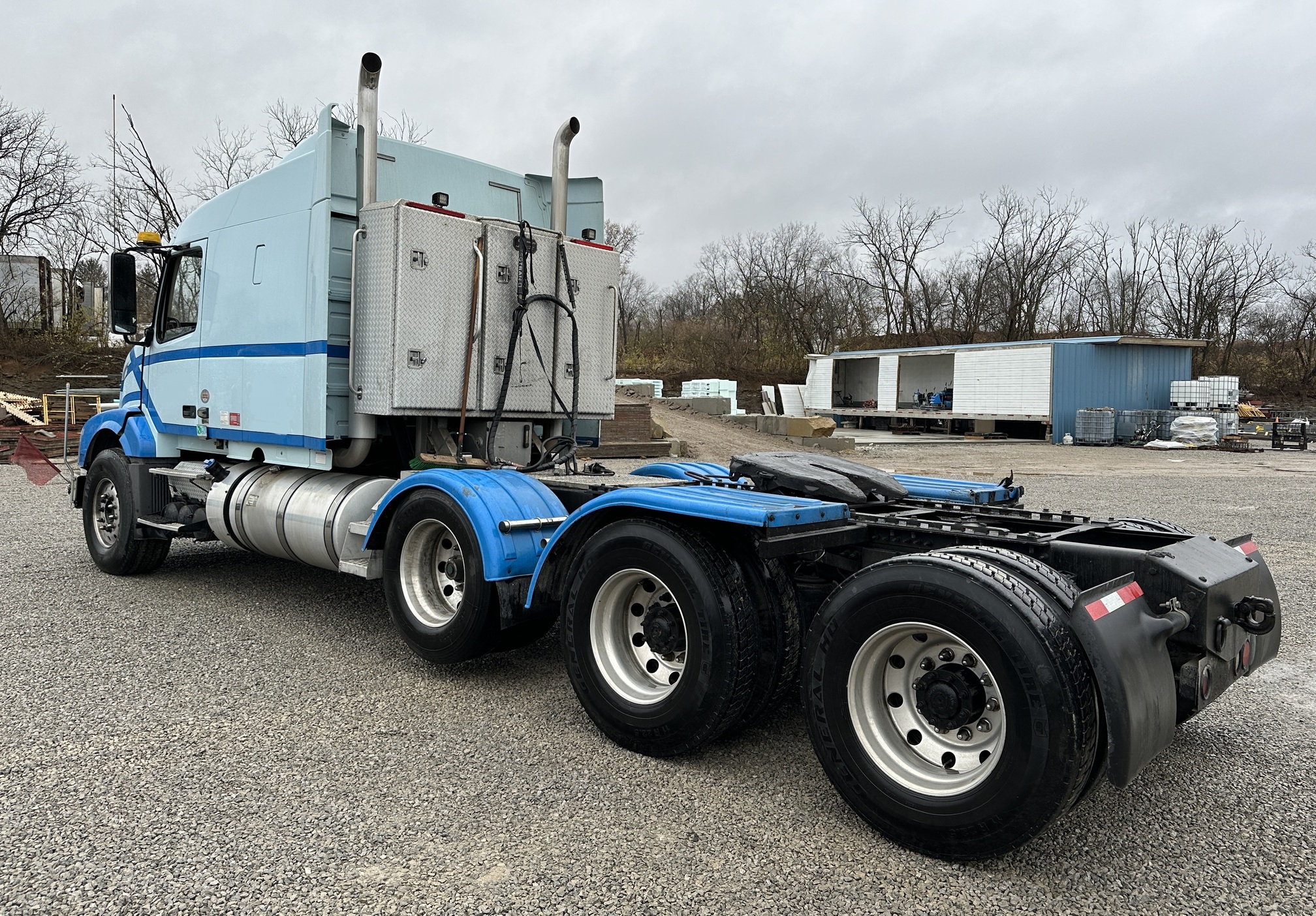 2017 VOLVO VNX84T630 - view 3 of 30