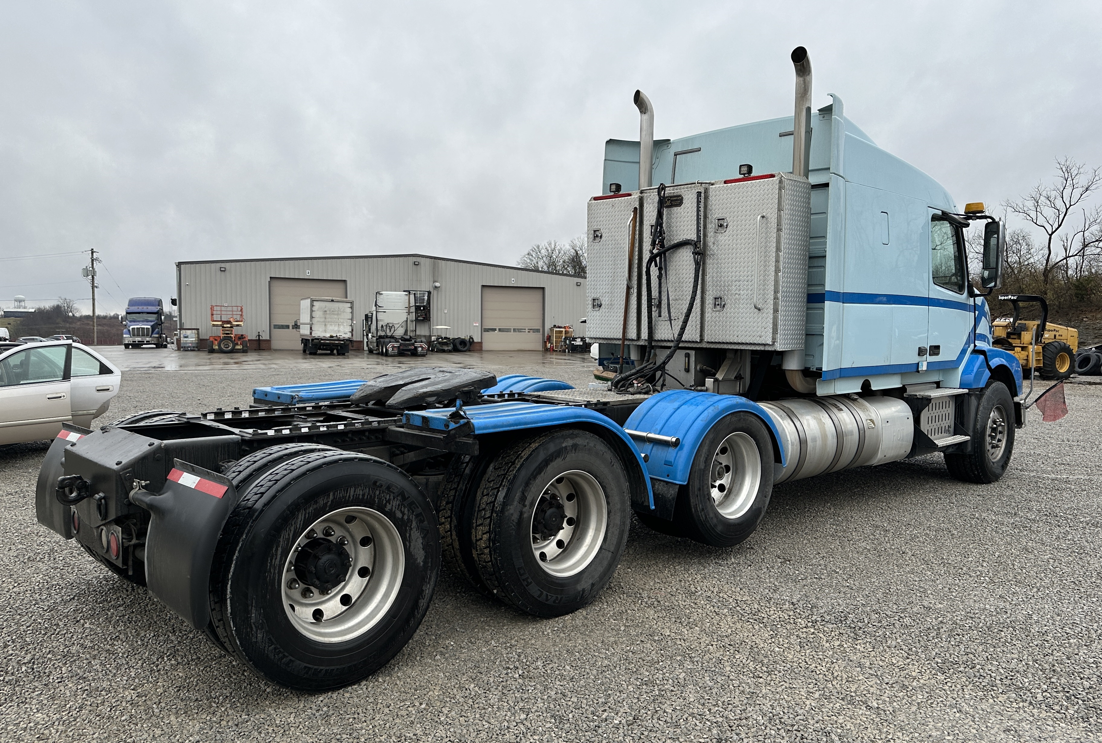 2017 VOLVO VNX84T630 - view 5 of 30