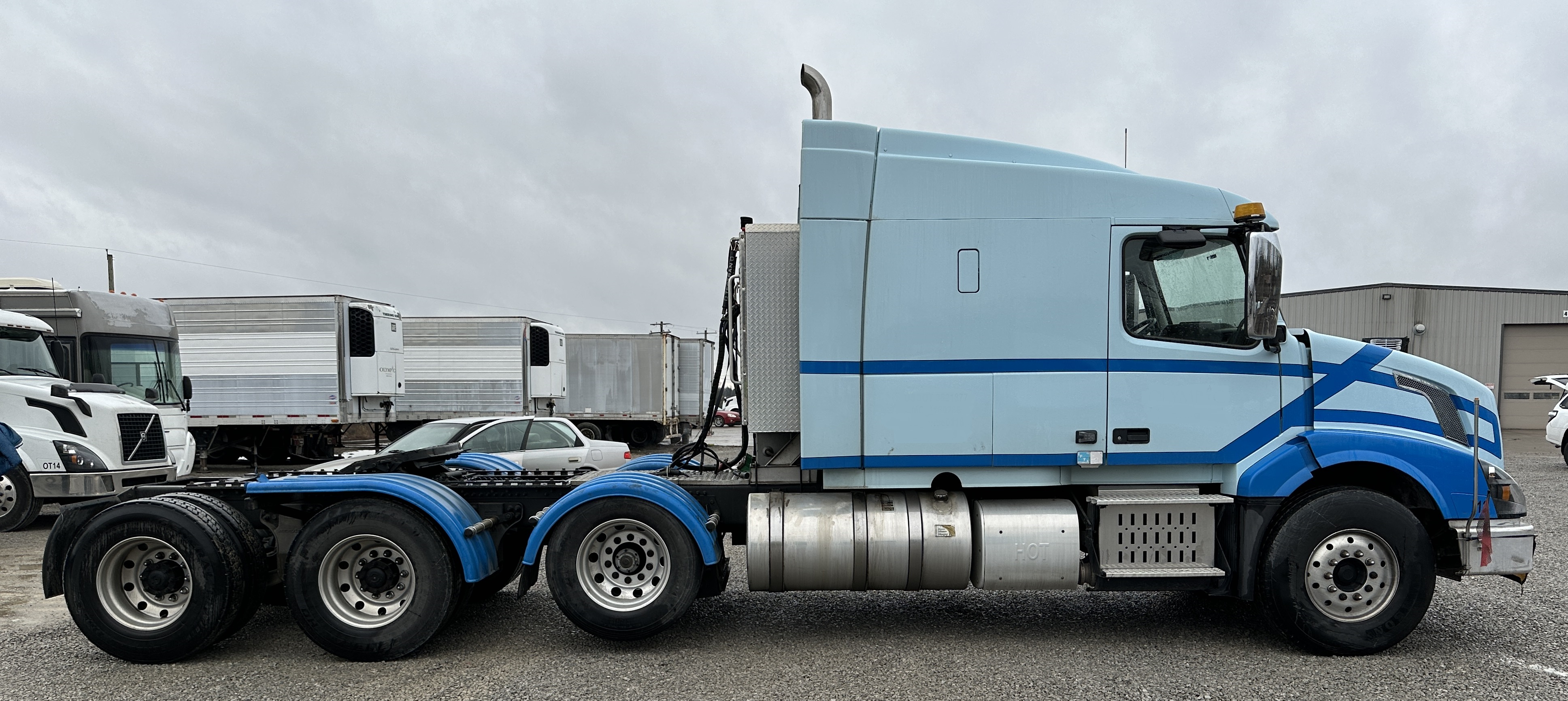 2017 VOLVO VNX84T630 - view 6 of 30