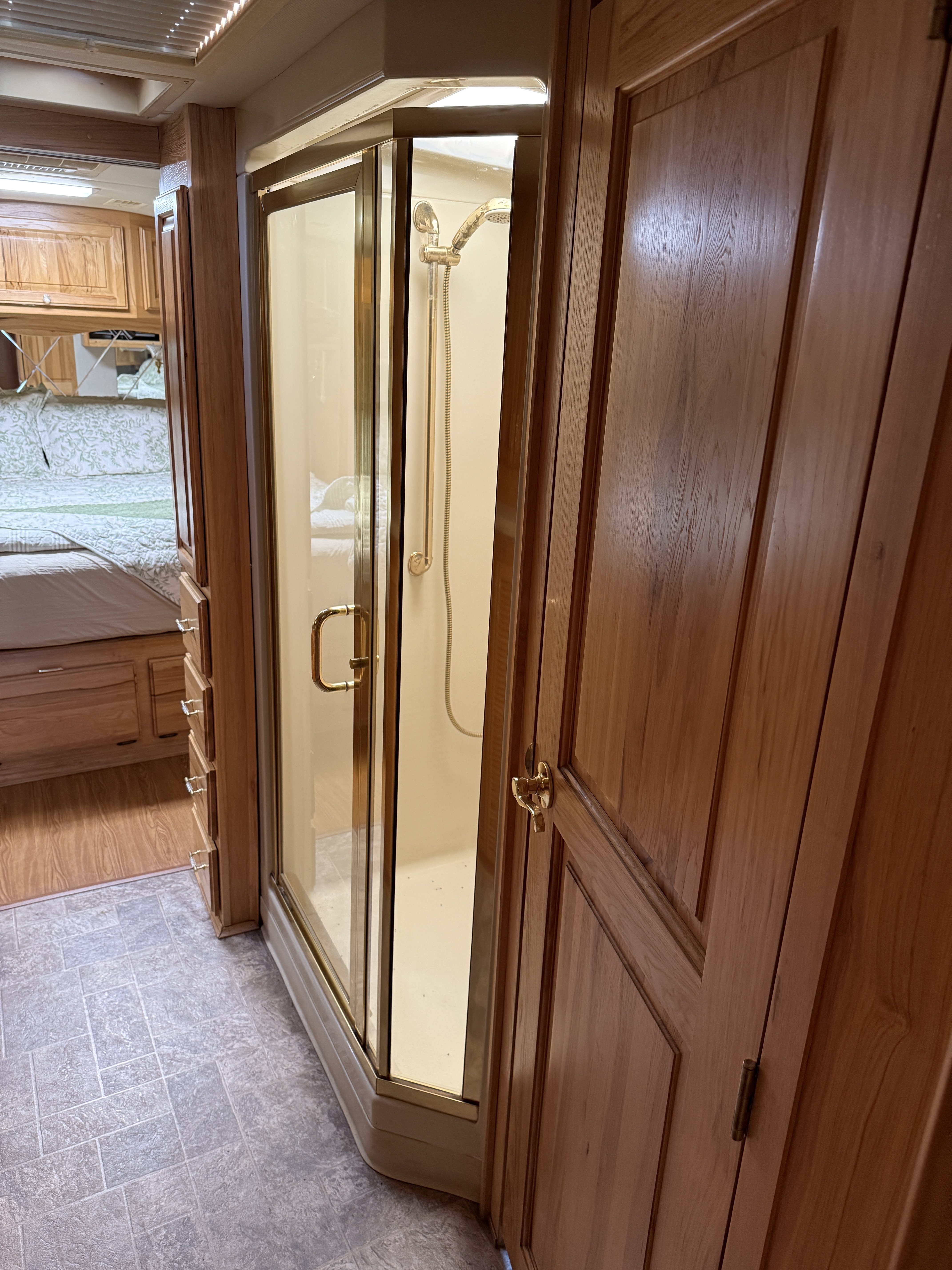 2001 AIRSTREAM Land Yacht XL396 - view 20 of 30