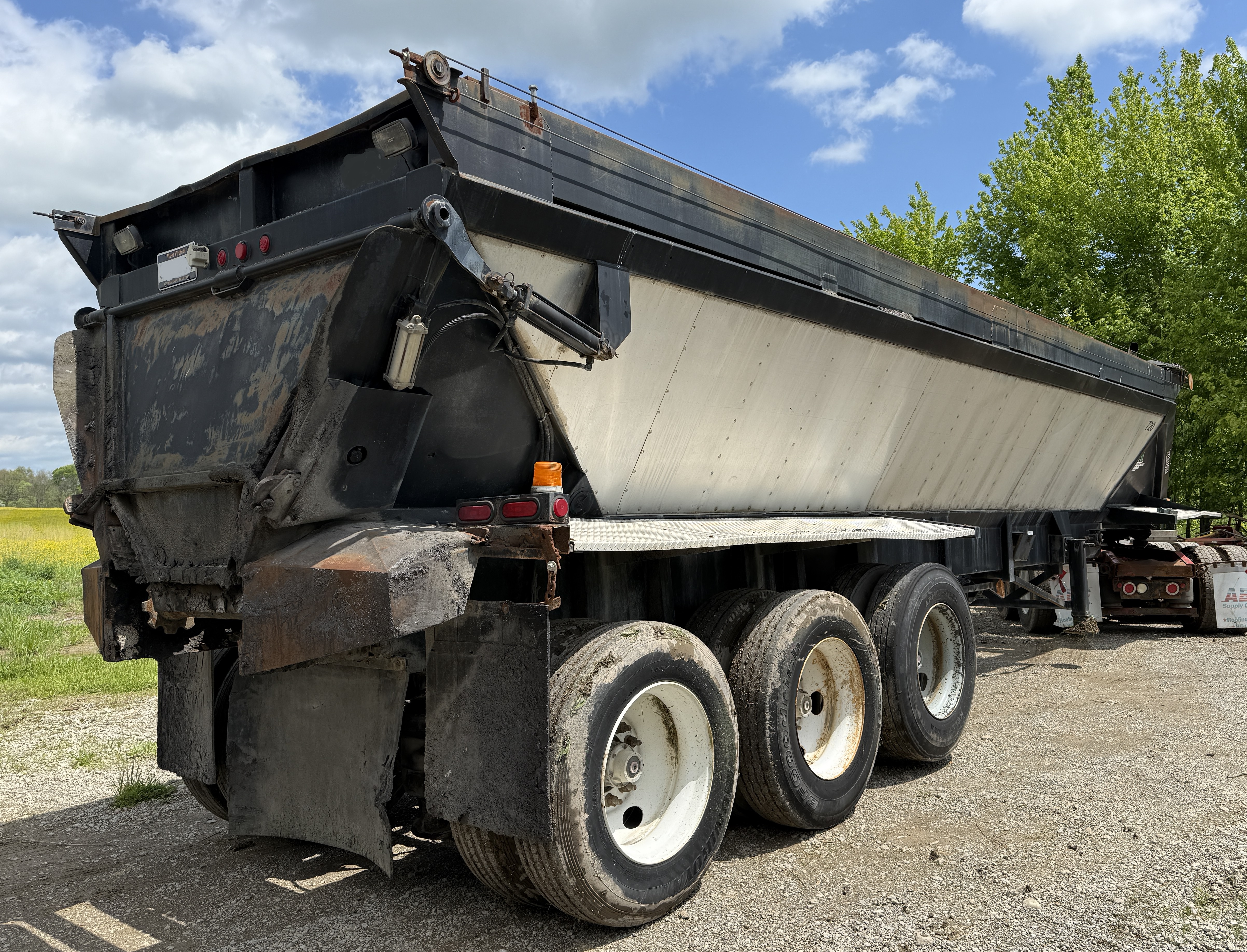 2001 RED RIVER LB334 - view 5 of 16