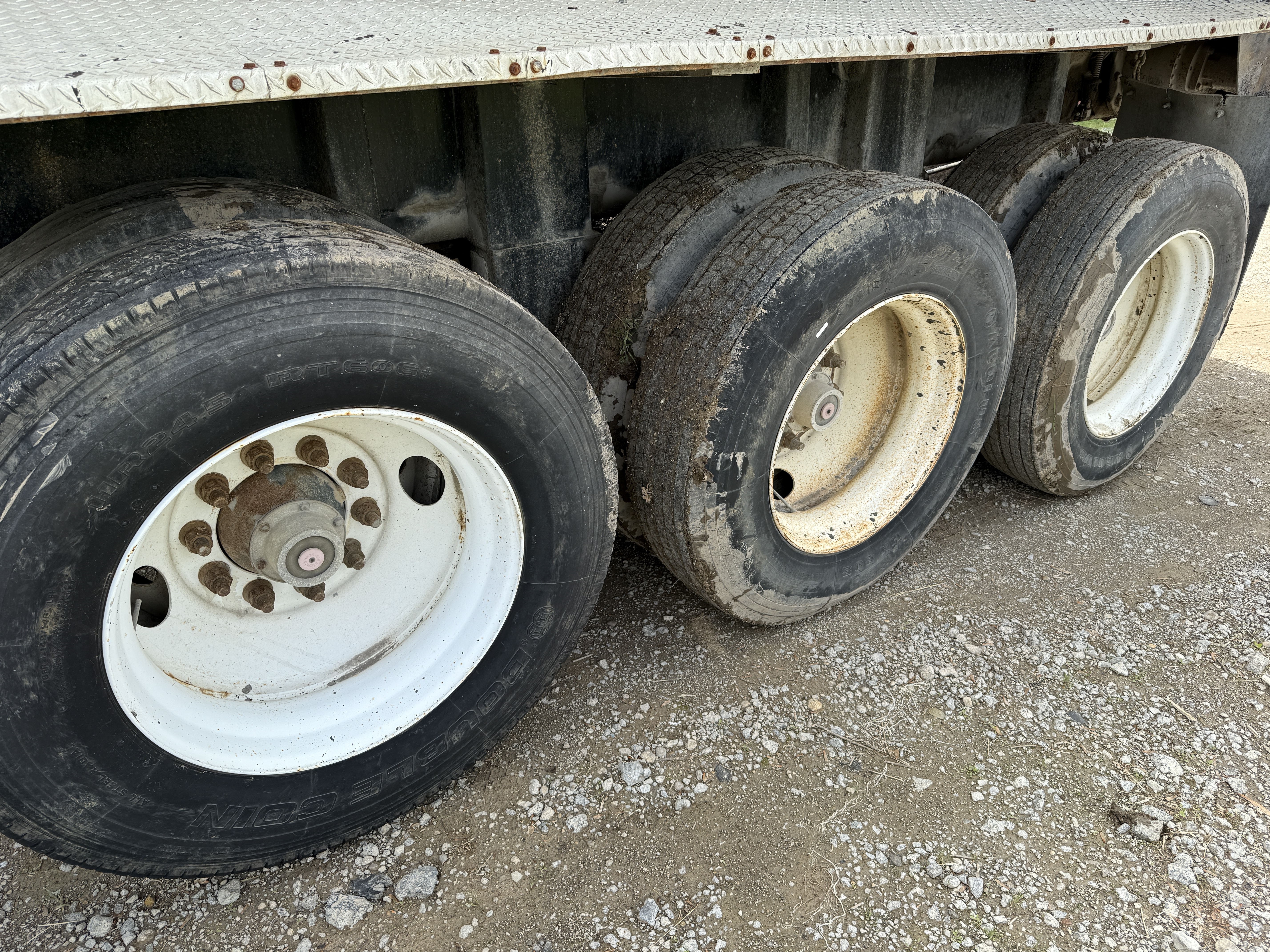 2001 RED RIVER LB334 - view 9 of 16