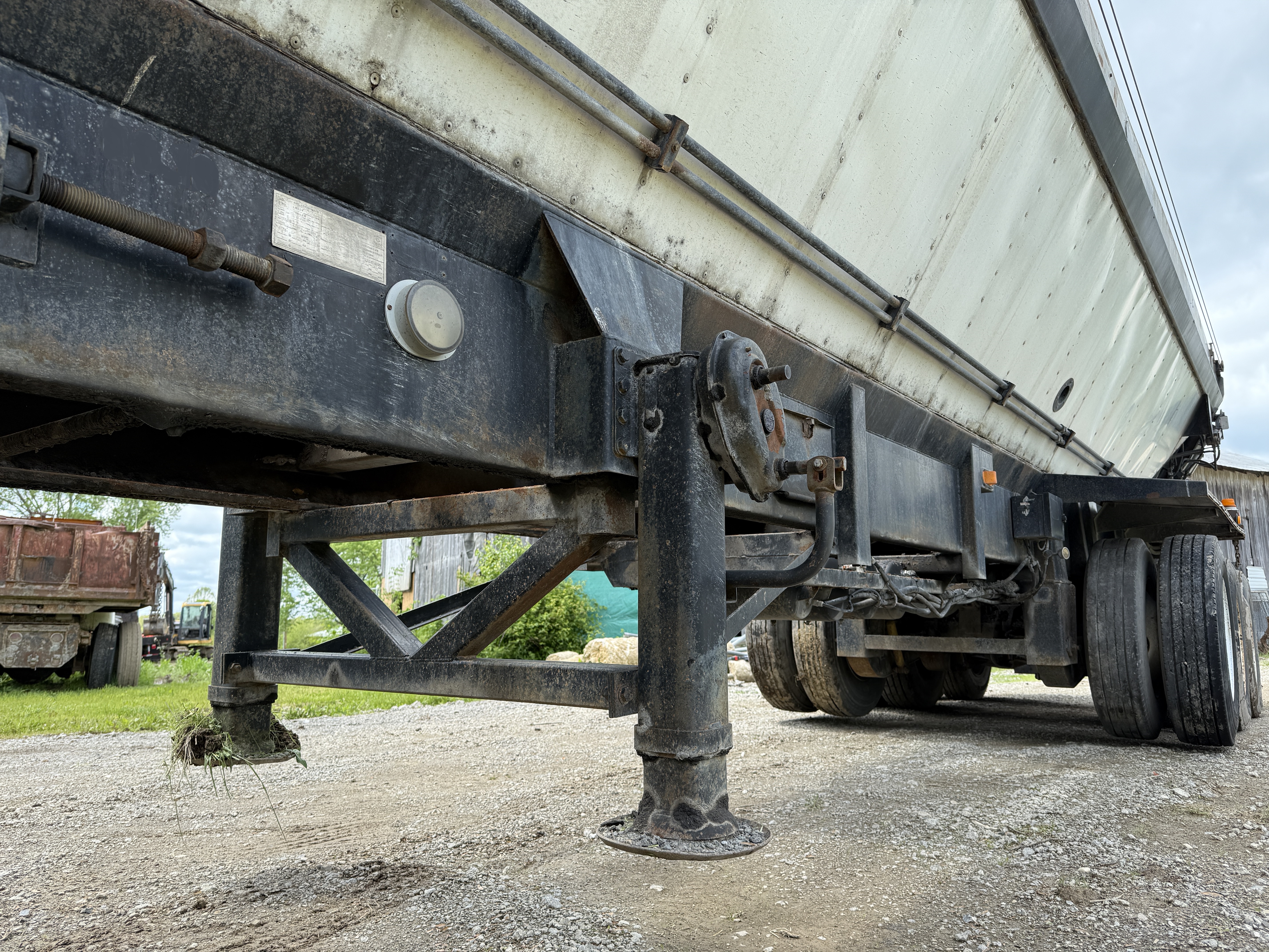 2001 RED RIVER LB334 - view 11 of 16