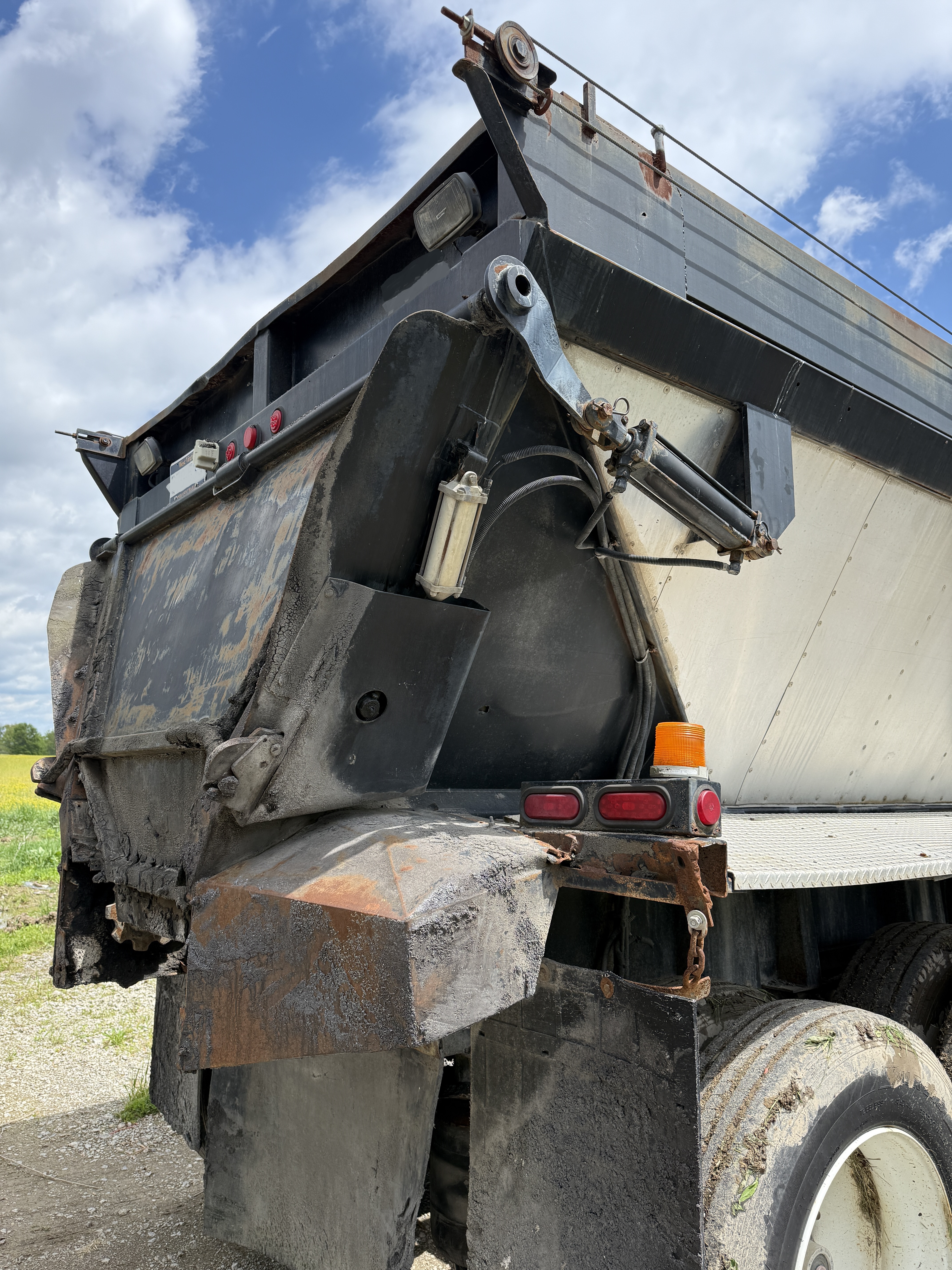 2001 RED RIVER LB334 - view 13 of 16