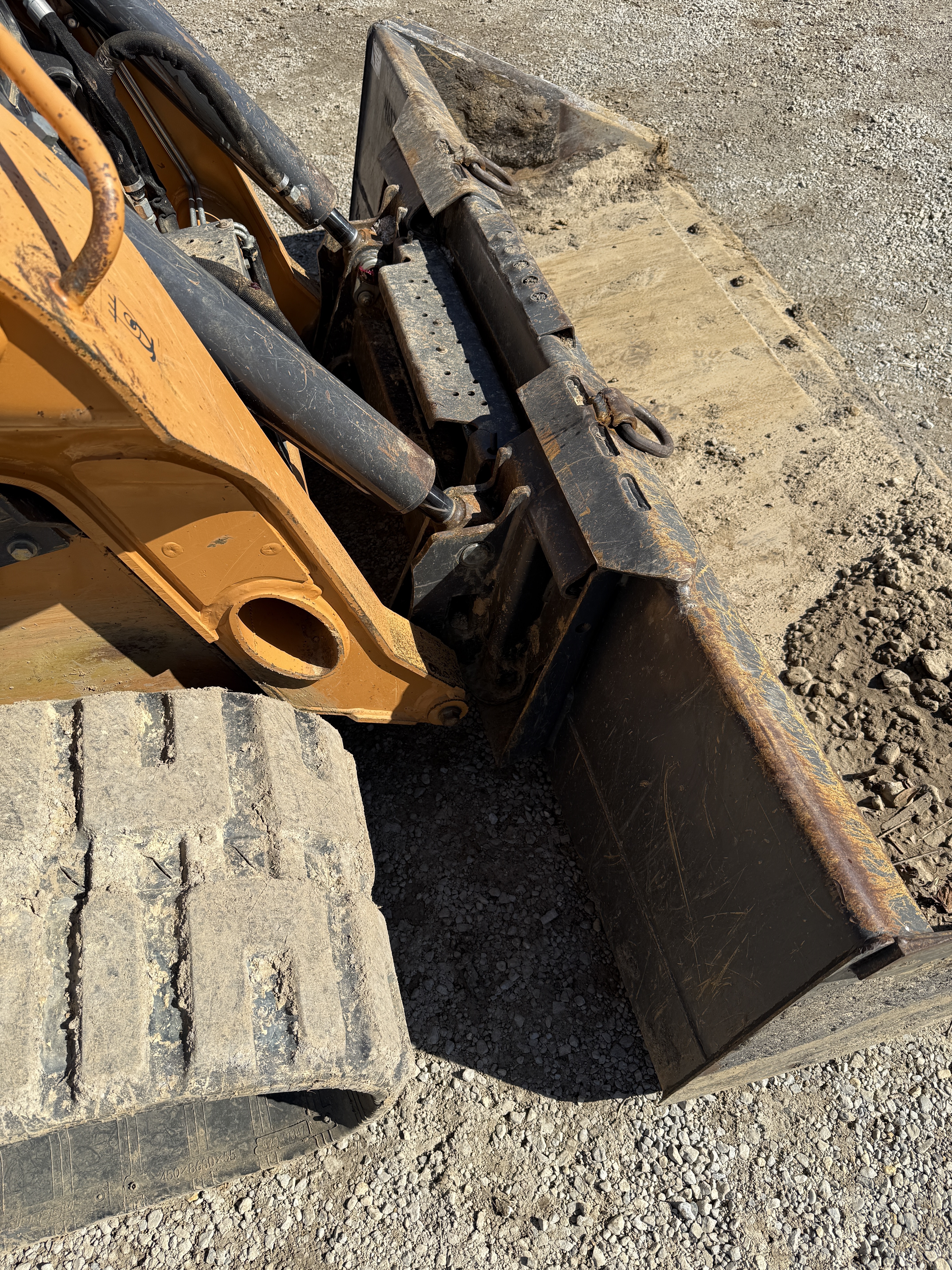 2017 CASE TV380 - view 19 of 21