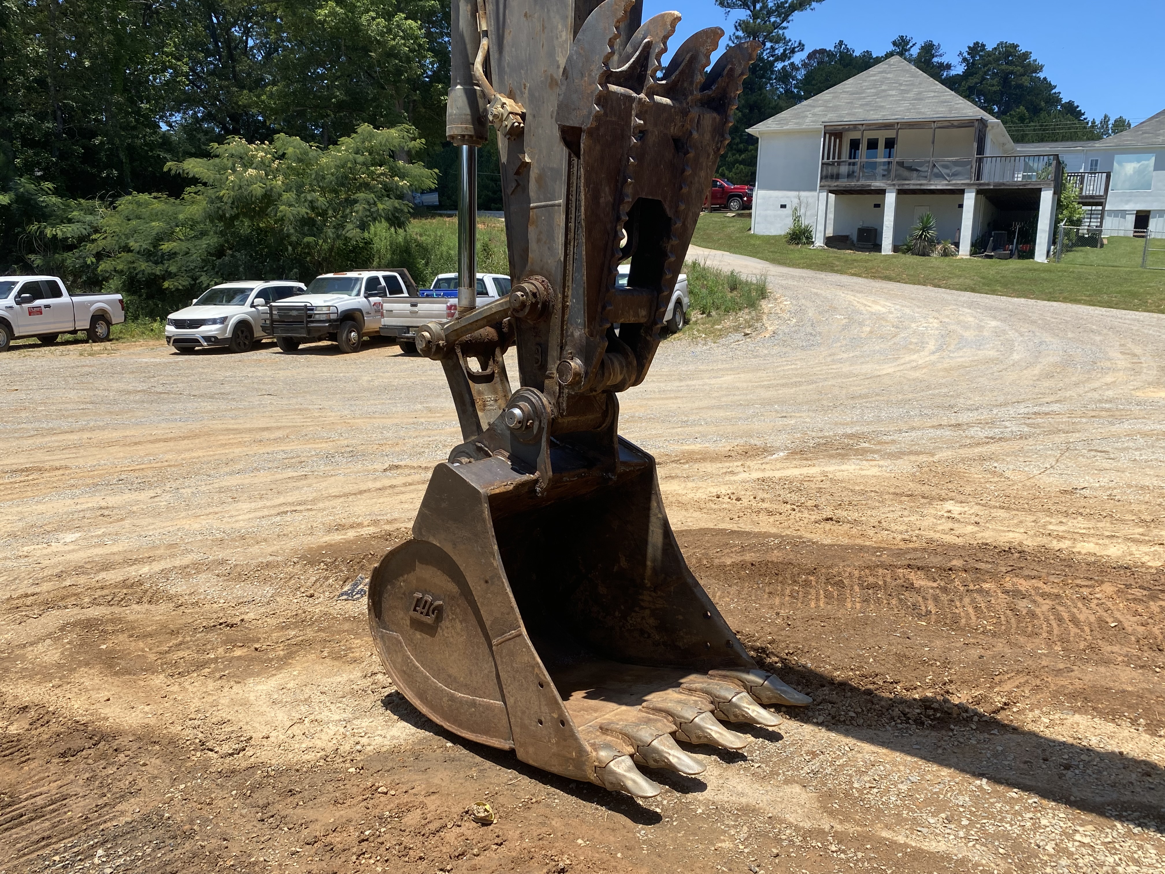 2016 VOLVO EC220E - view 2 of 18