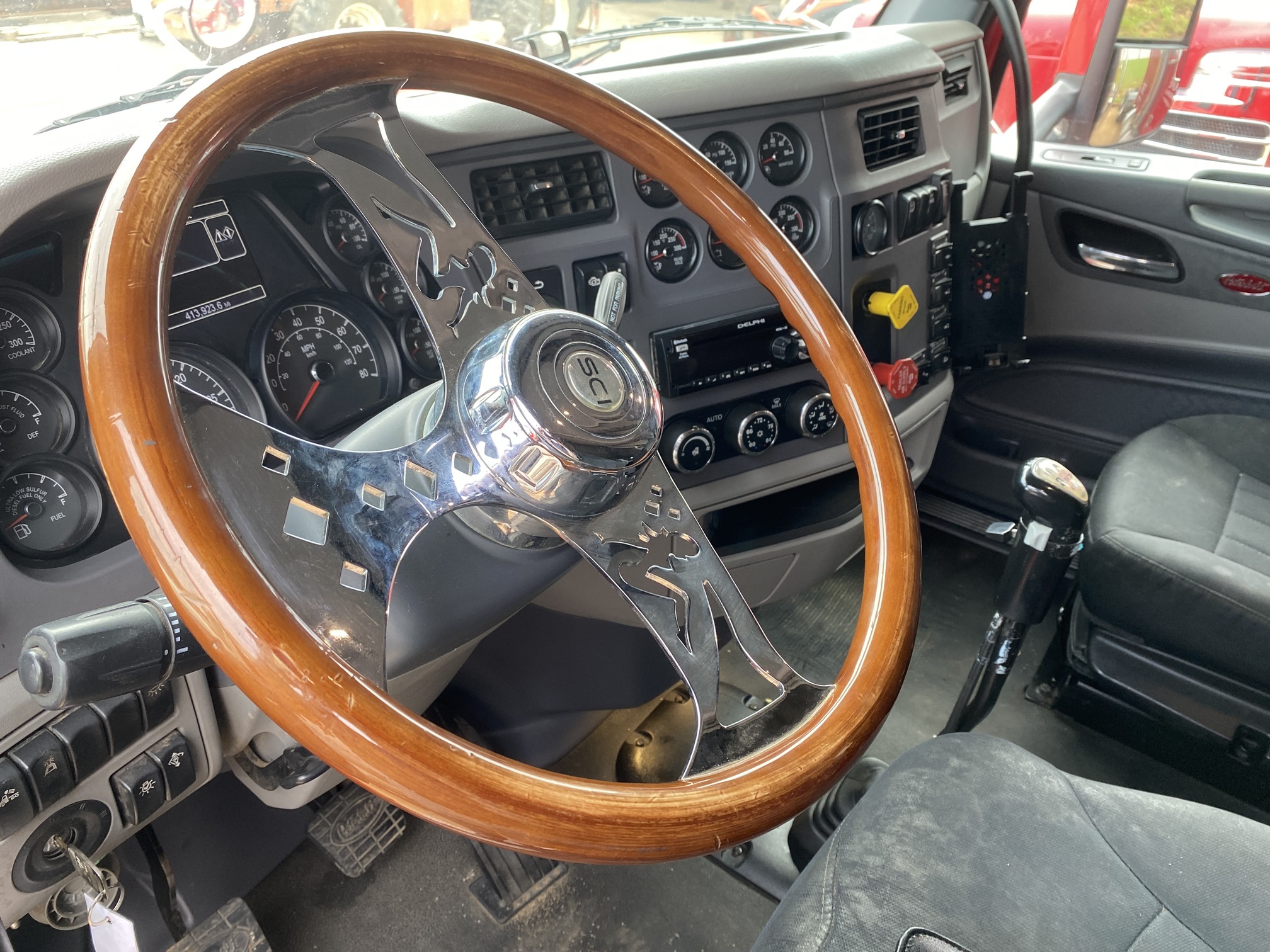 2017 PETERBILT 567 - view 12 of 29