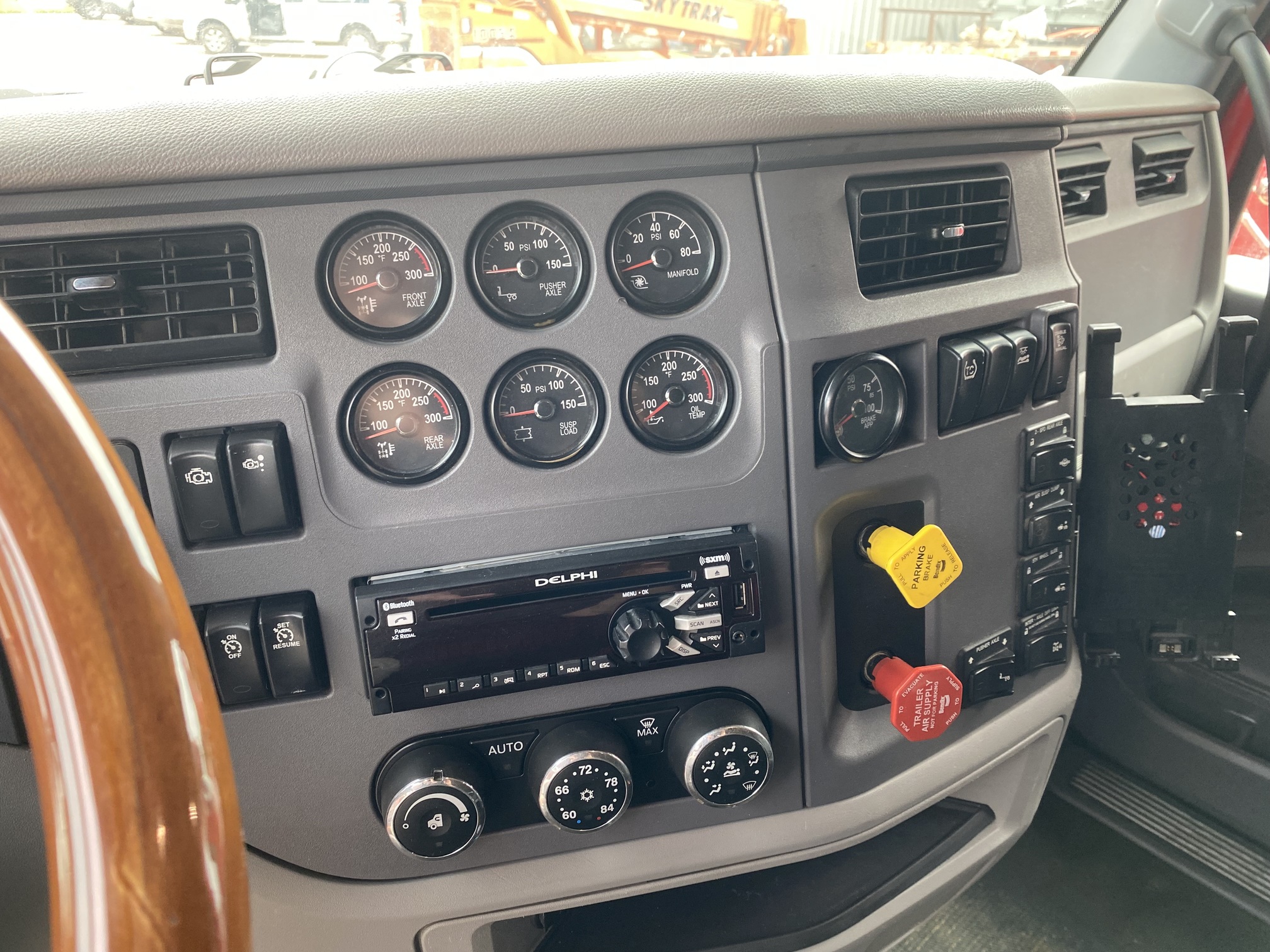 2017 PETERBILT 567 - view 13 of 29