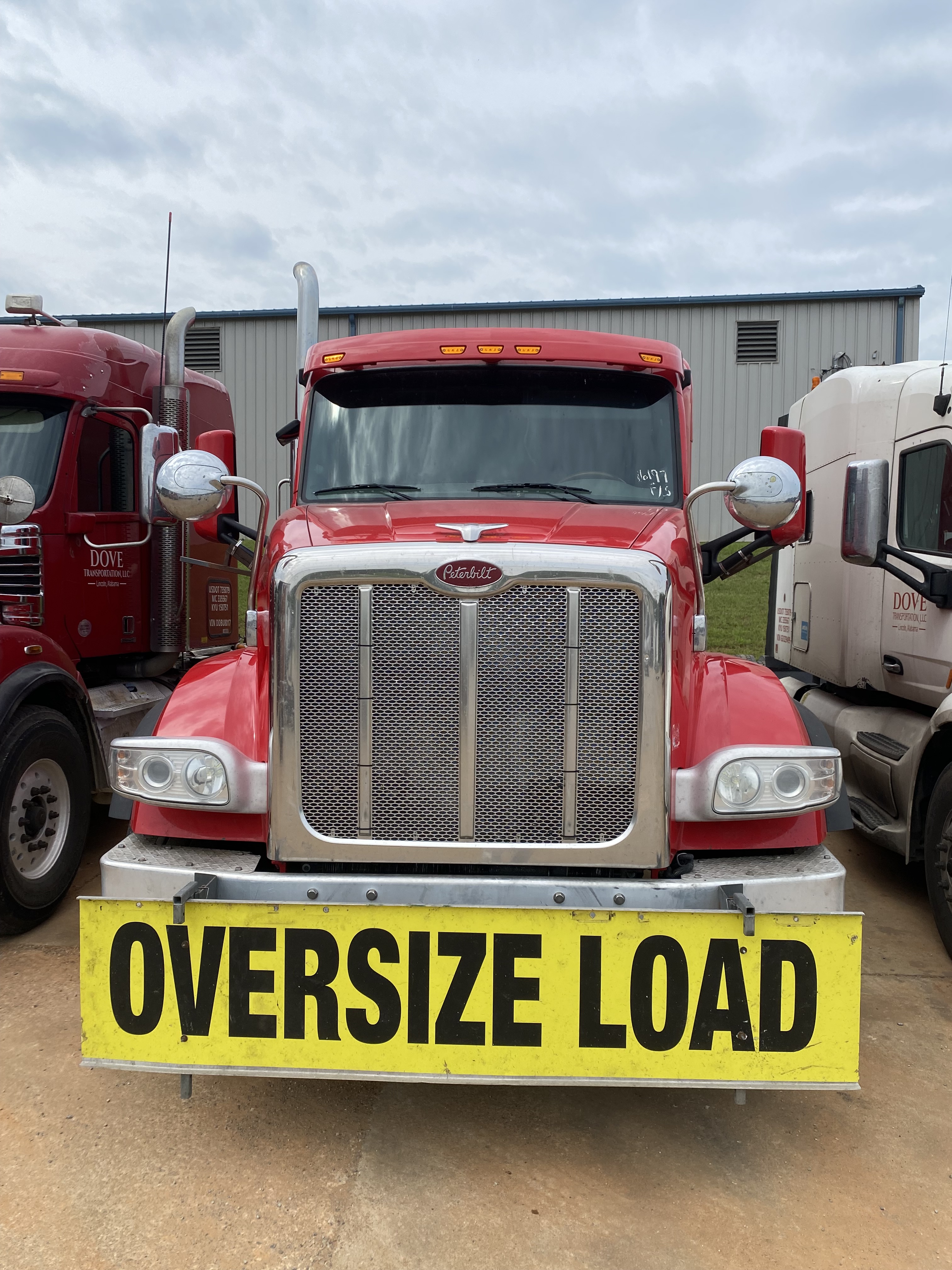 2017 PETERBILT 567 - view 3 of 29