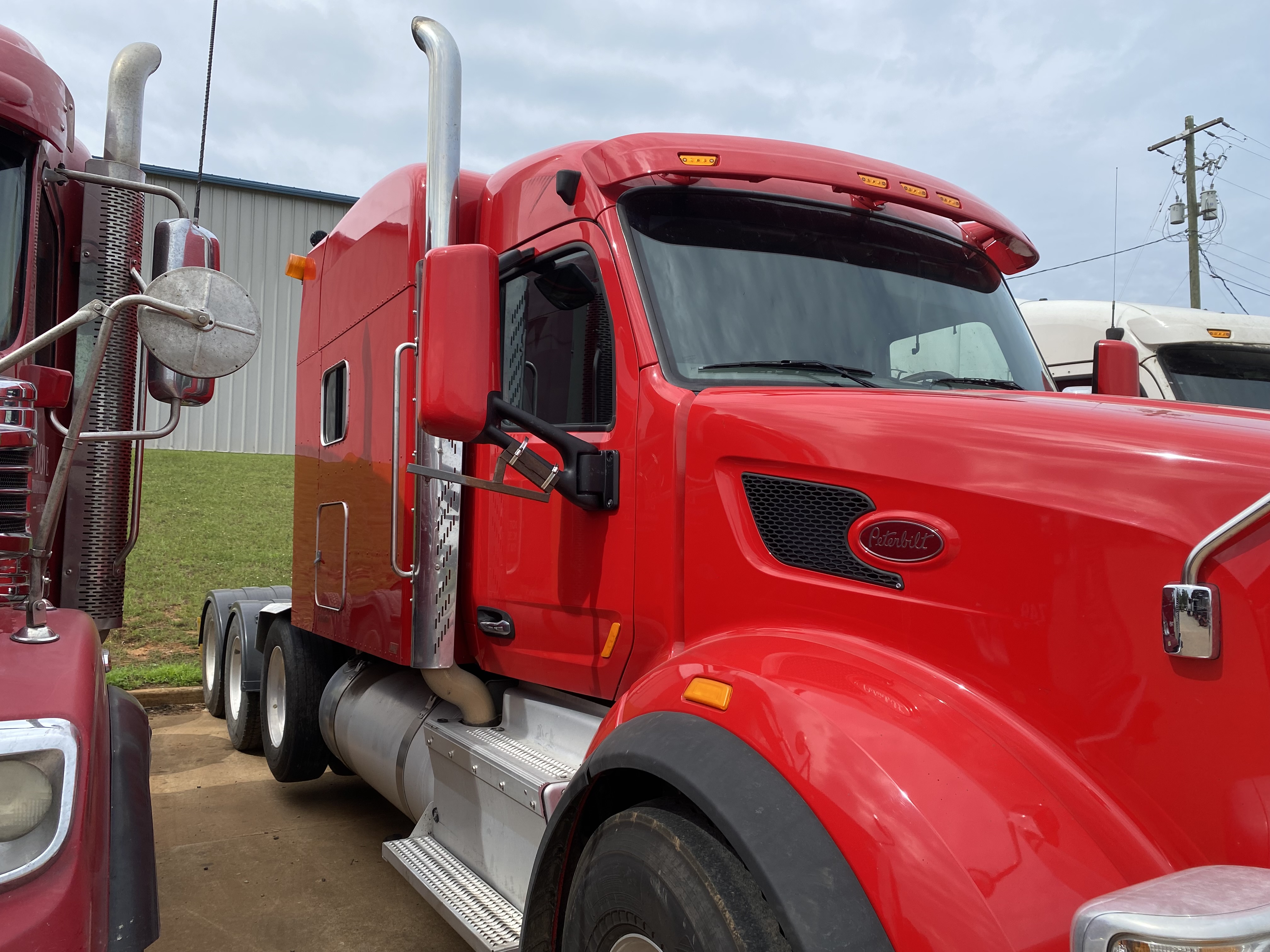 2017 PETERBILT 567 - view 4 of 29