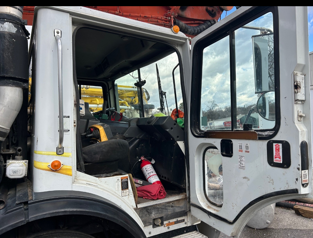 2006 MACK MR688S - view 6 of 7