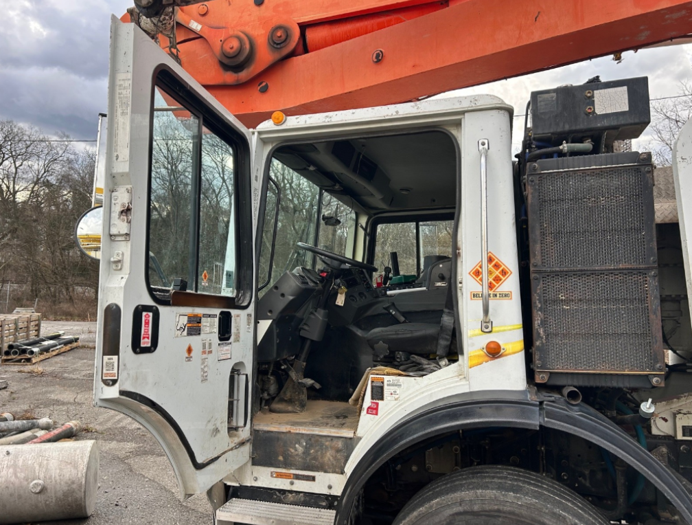 2006 MACK MR688S - view 5 of 7