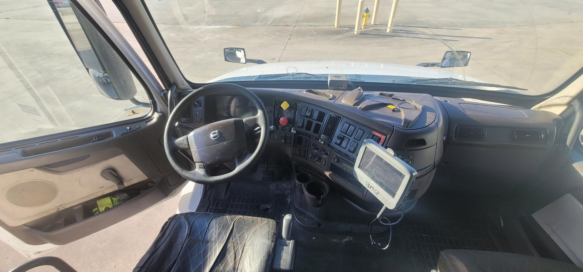 2015 VOLVO VNL - view 6 of 8