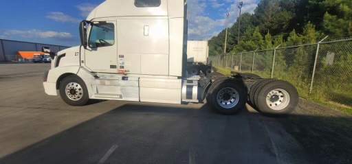 2015 VOLVO VNL - view 2 of 8