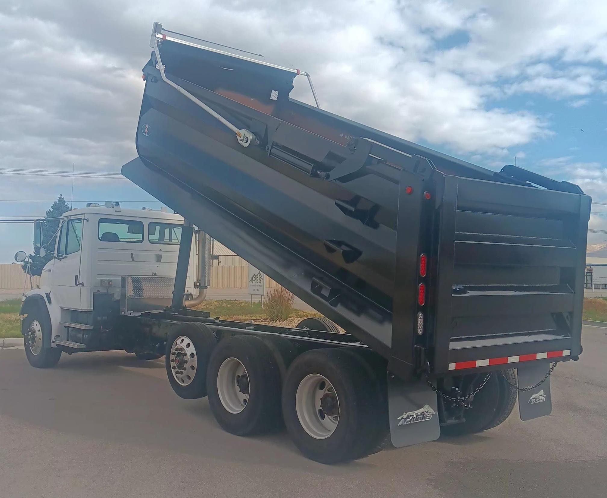 2002 FREIGHTLINER FL 112 - view 3 of 19