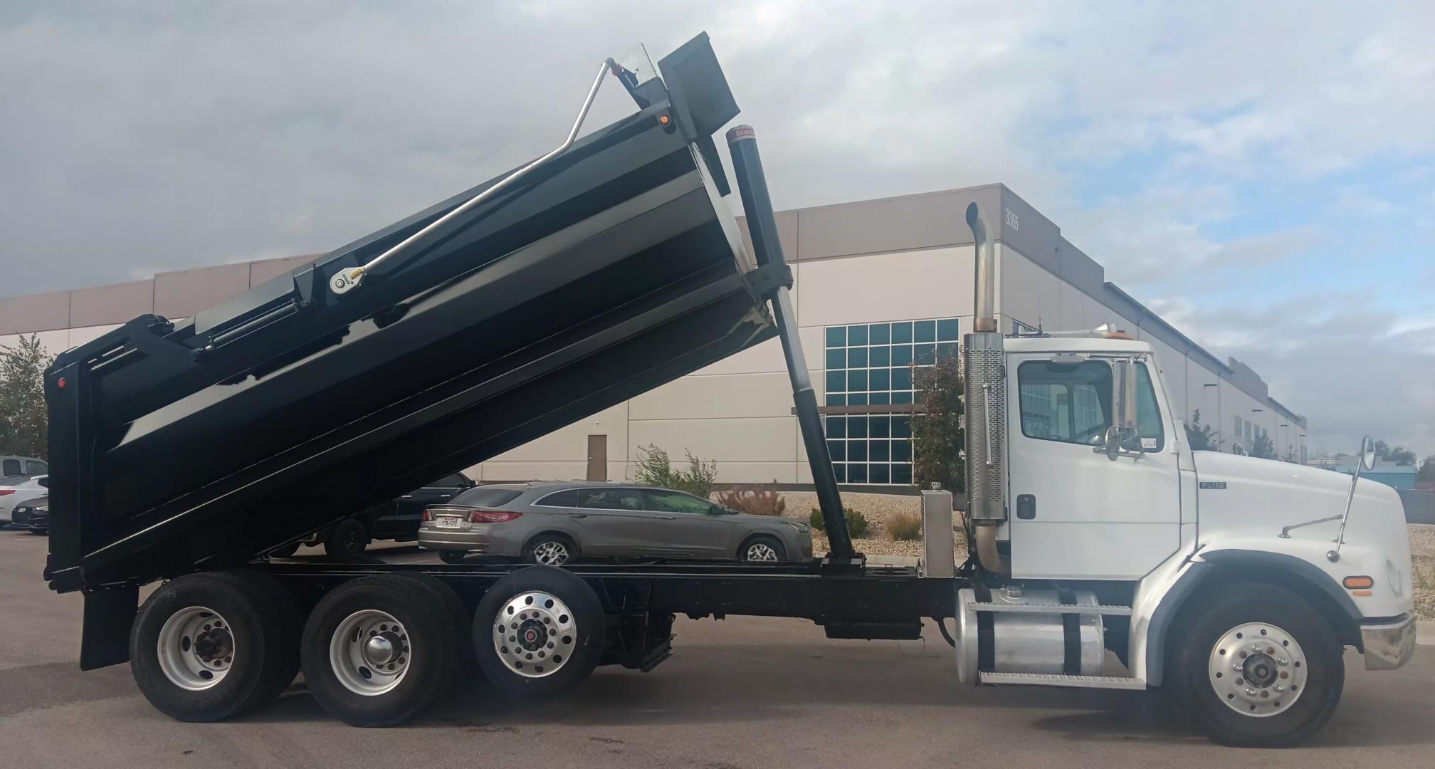 2002 FREIGHTLINER FL 112 - view 6 of 19