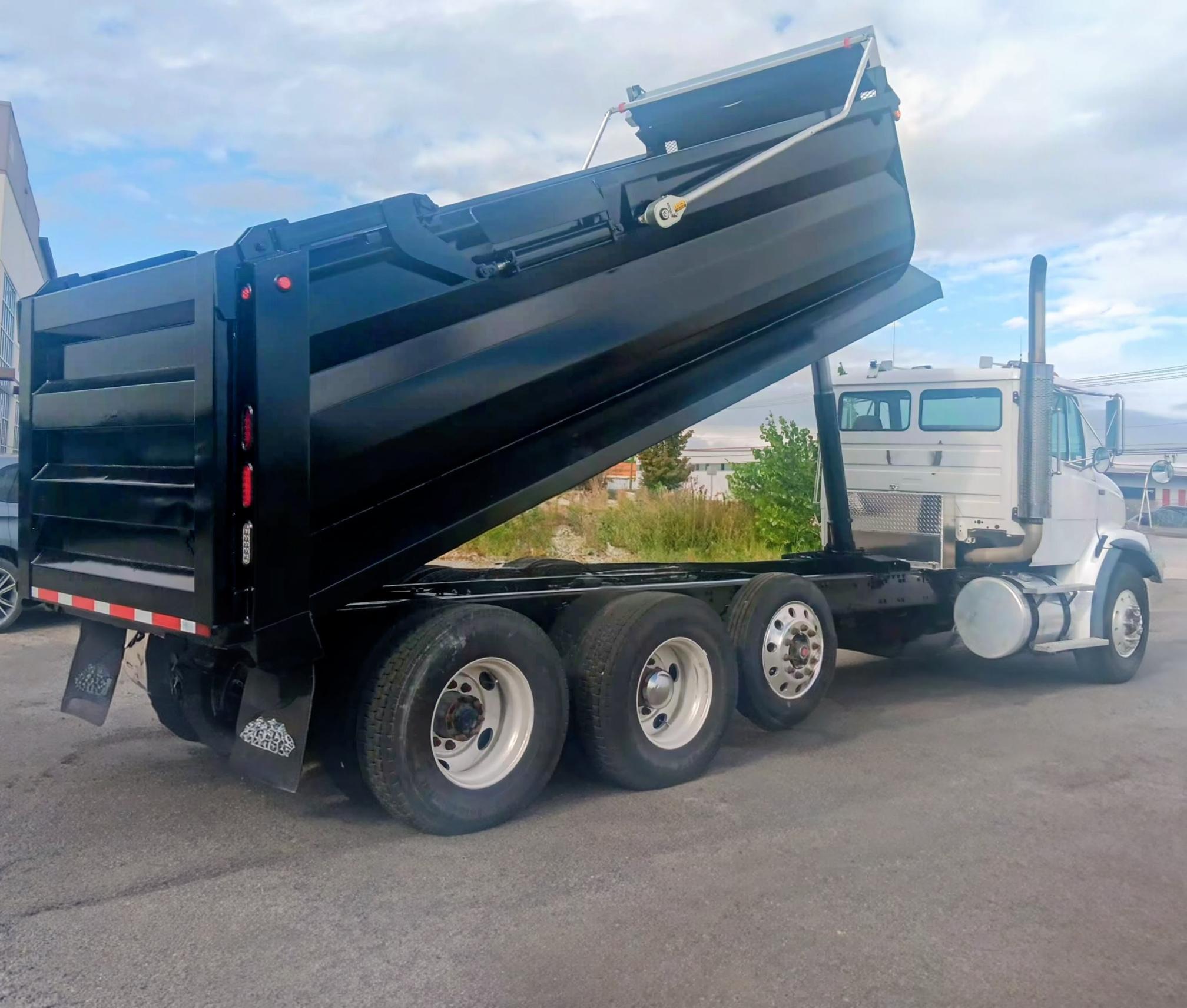 2002 FREIGHTLINER FL 112 - view 7 of 19