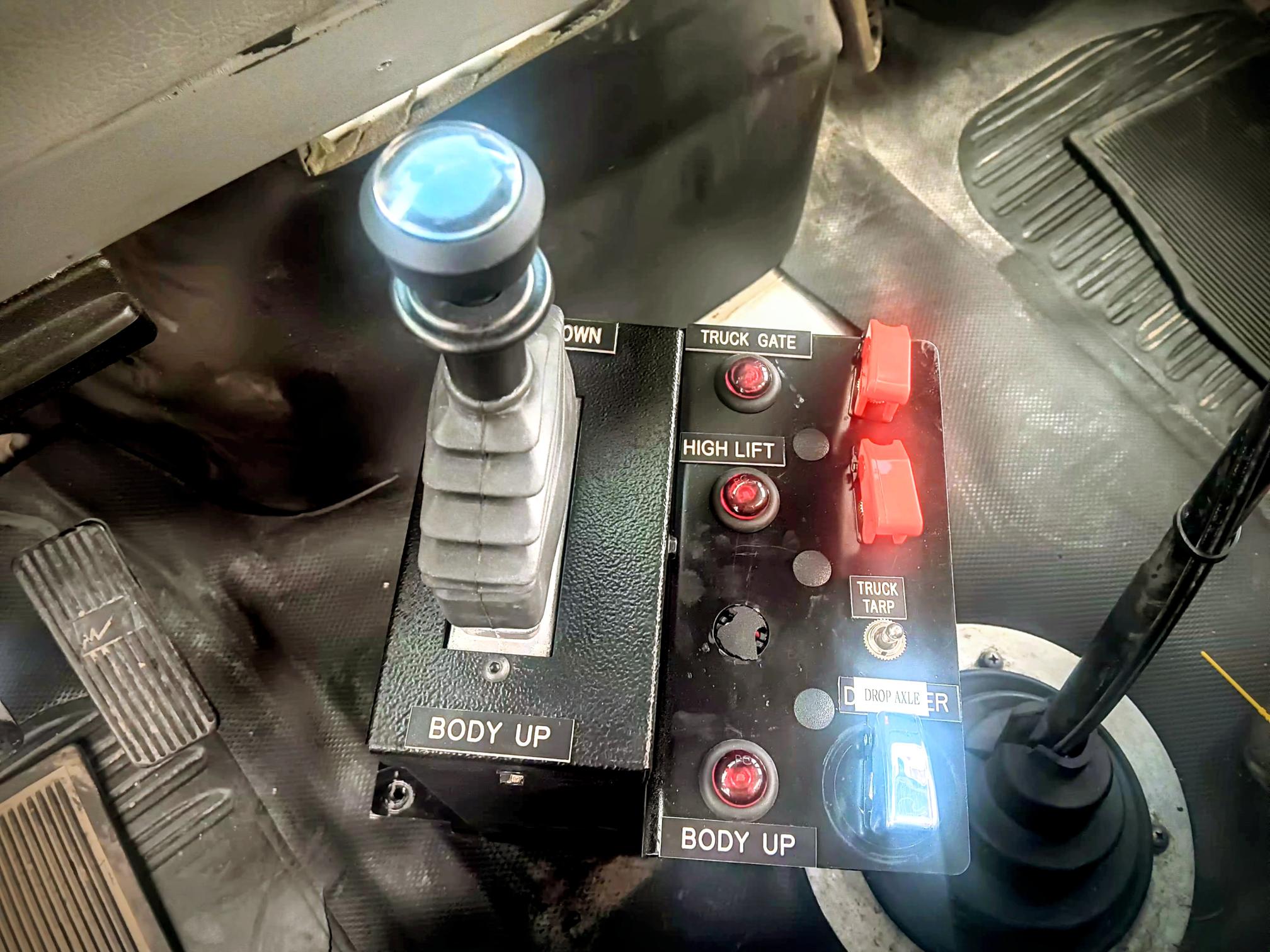 2002 FREIGHTLINER FL 112 - view 12 of 19