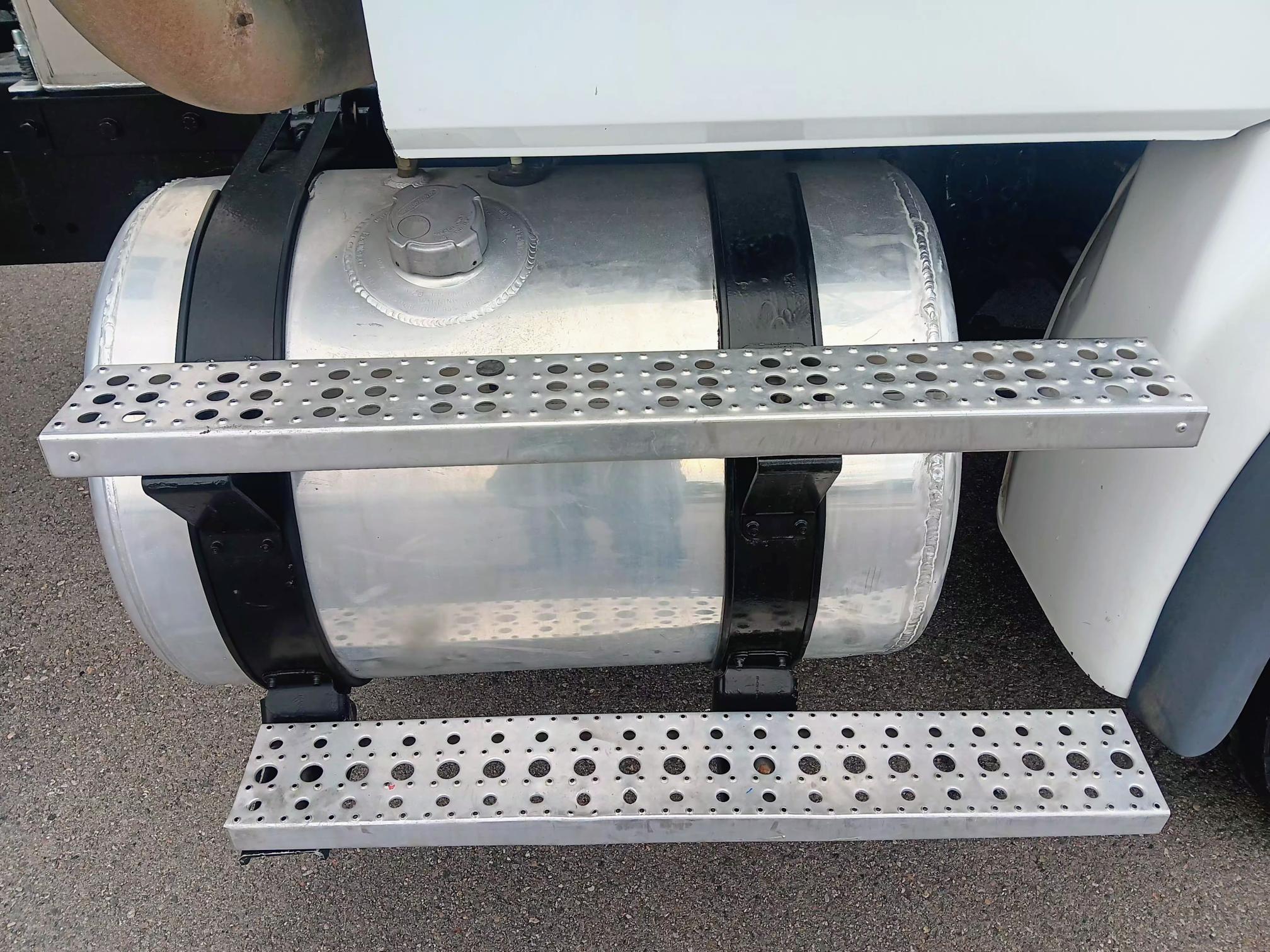 2002 FREIGHTLINER FL 112 - view 19 of 19