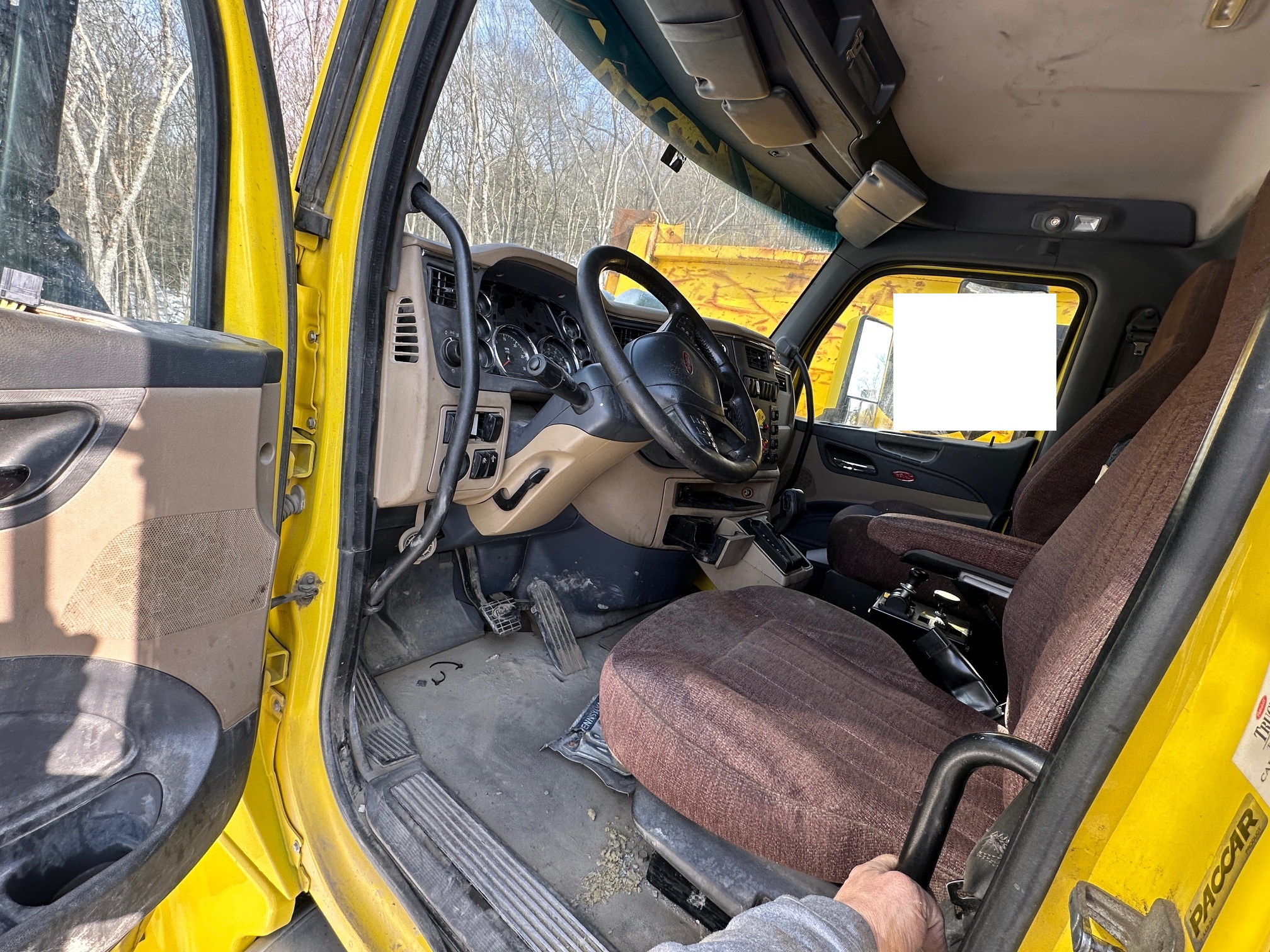 2016 PETERBILT 567 - view 2 of 30