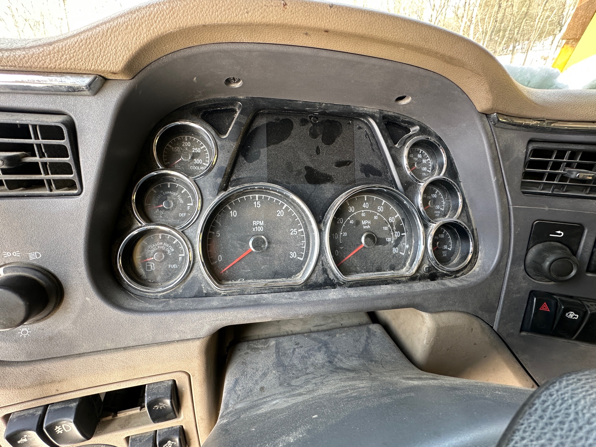 2016 PETERBILT 567 - view 4 of 30