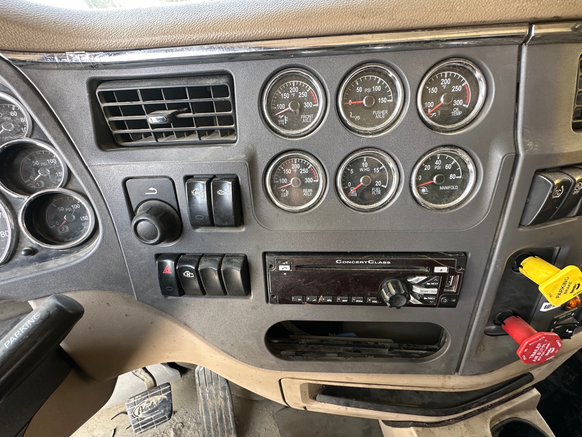 2016 PETERBILT 567 - view 5 of 30