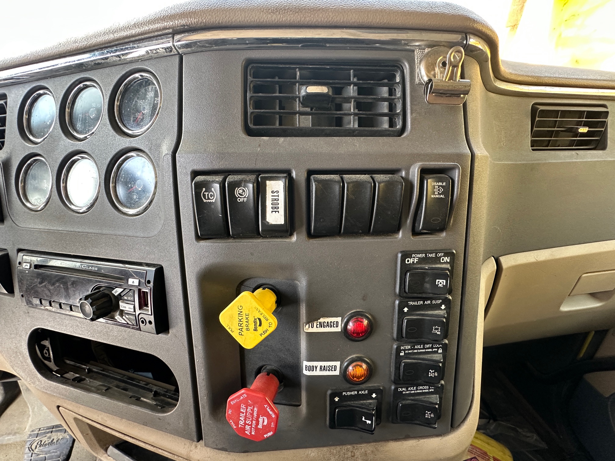 2016 PETERBILT 567 - view 6 of 30