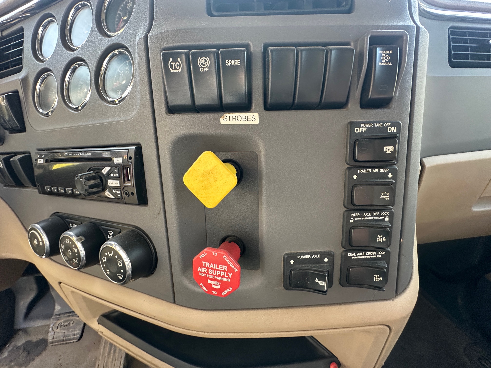2016 PETERBILT 567 - view 10 of 30