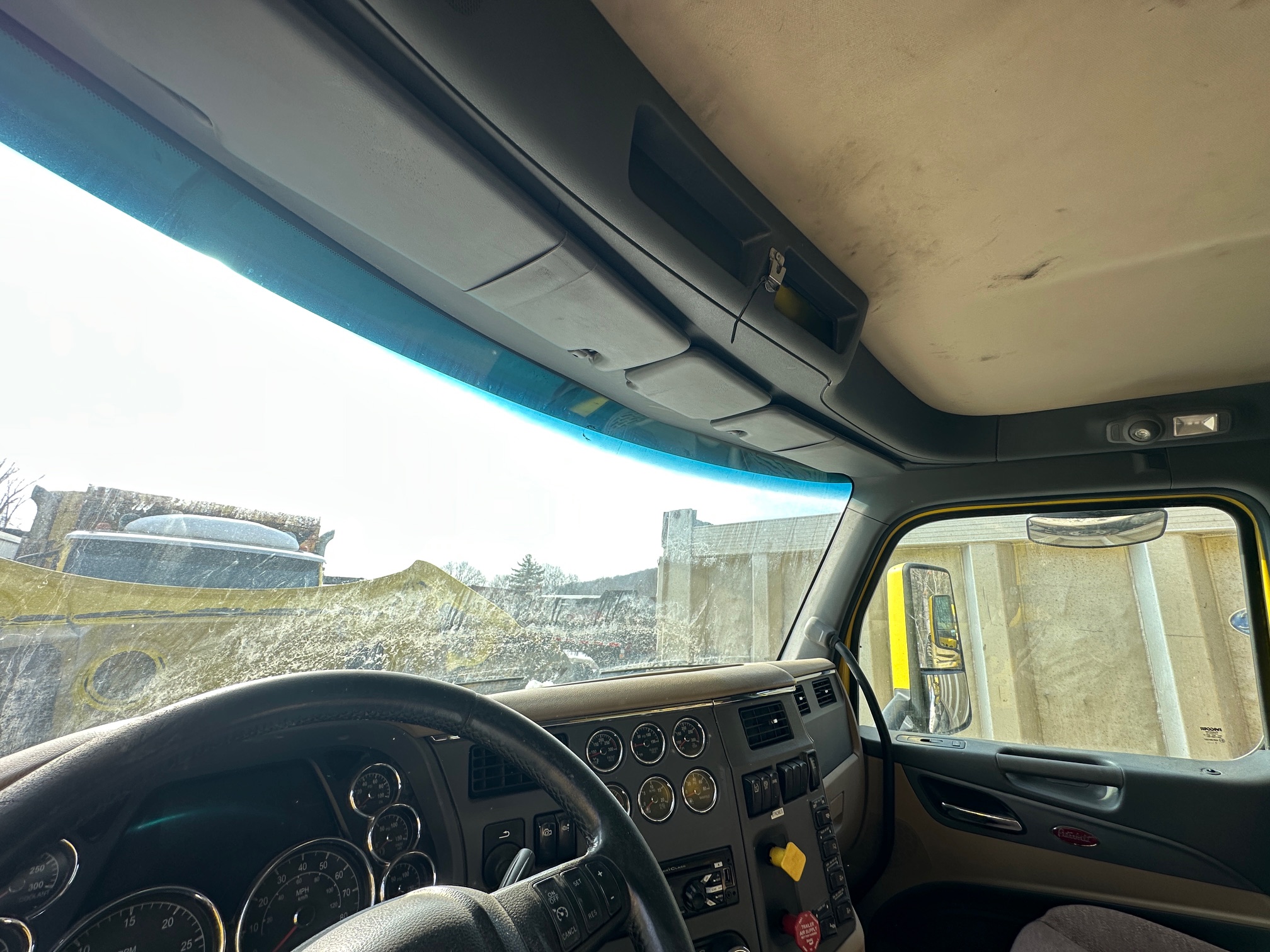 2016 PETERBILT 567 - view 13 of 30