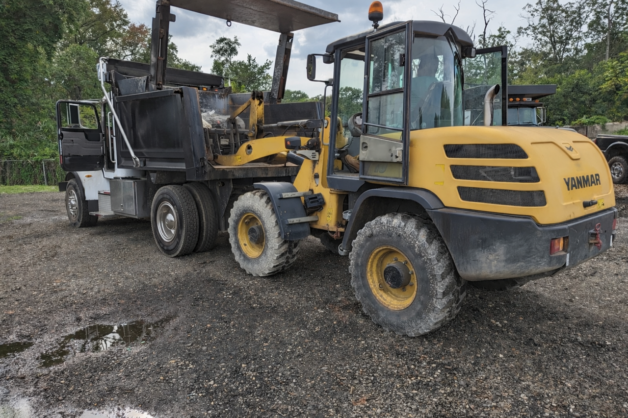 2008 PETERBILT 340 - view 2 of 30