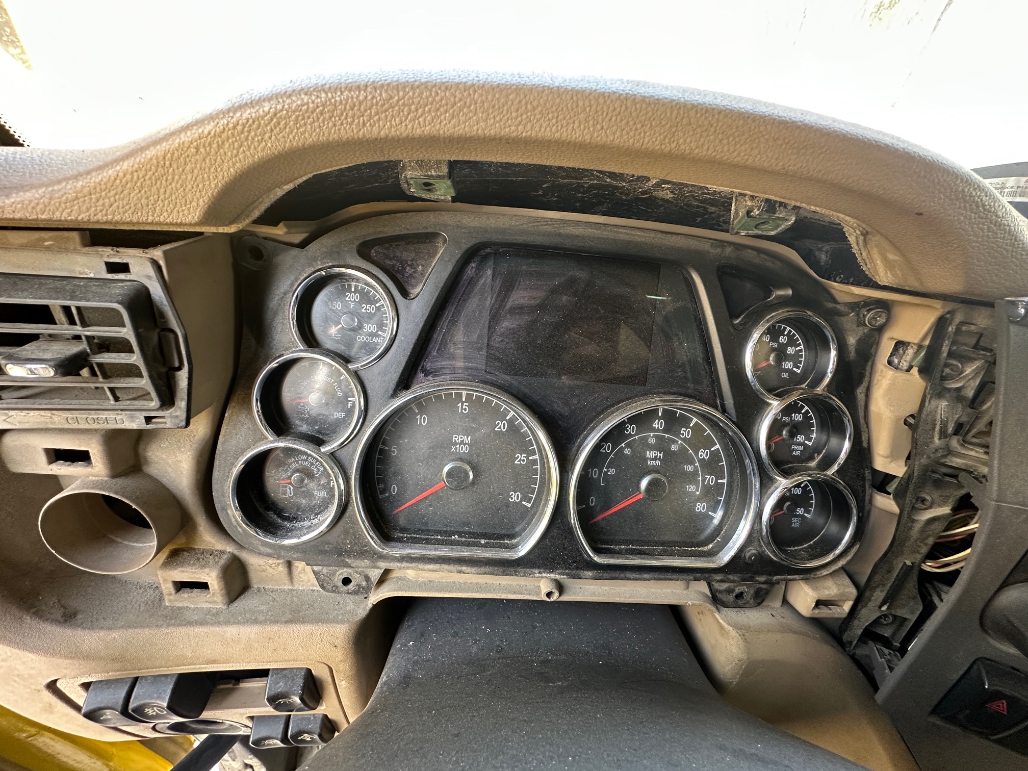 2017 PETERBILT 567 - view 12 of 49