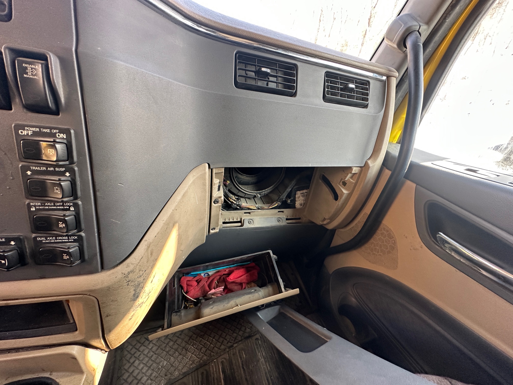 2017 PETERBILT 567 - view 14 of 49