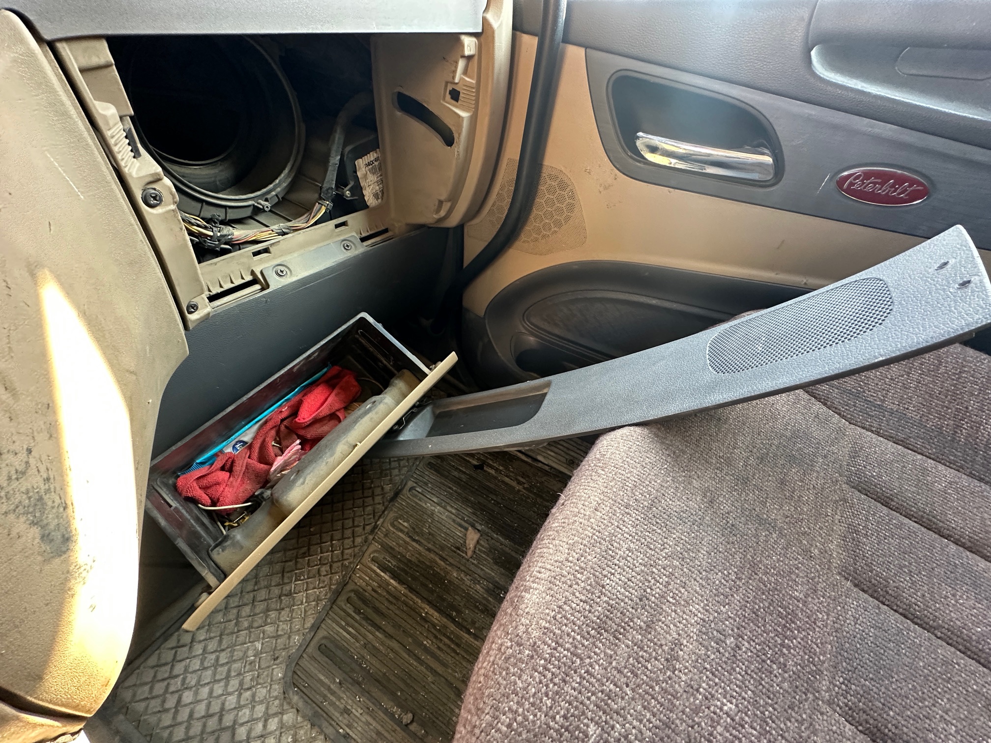 2017 PETERBILT 567 - view 15 of 49