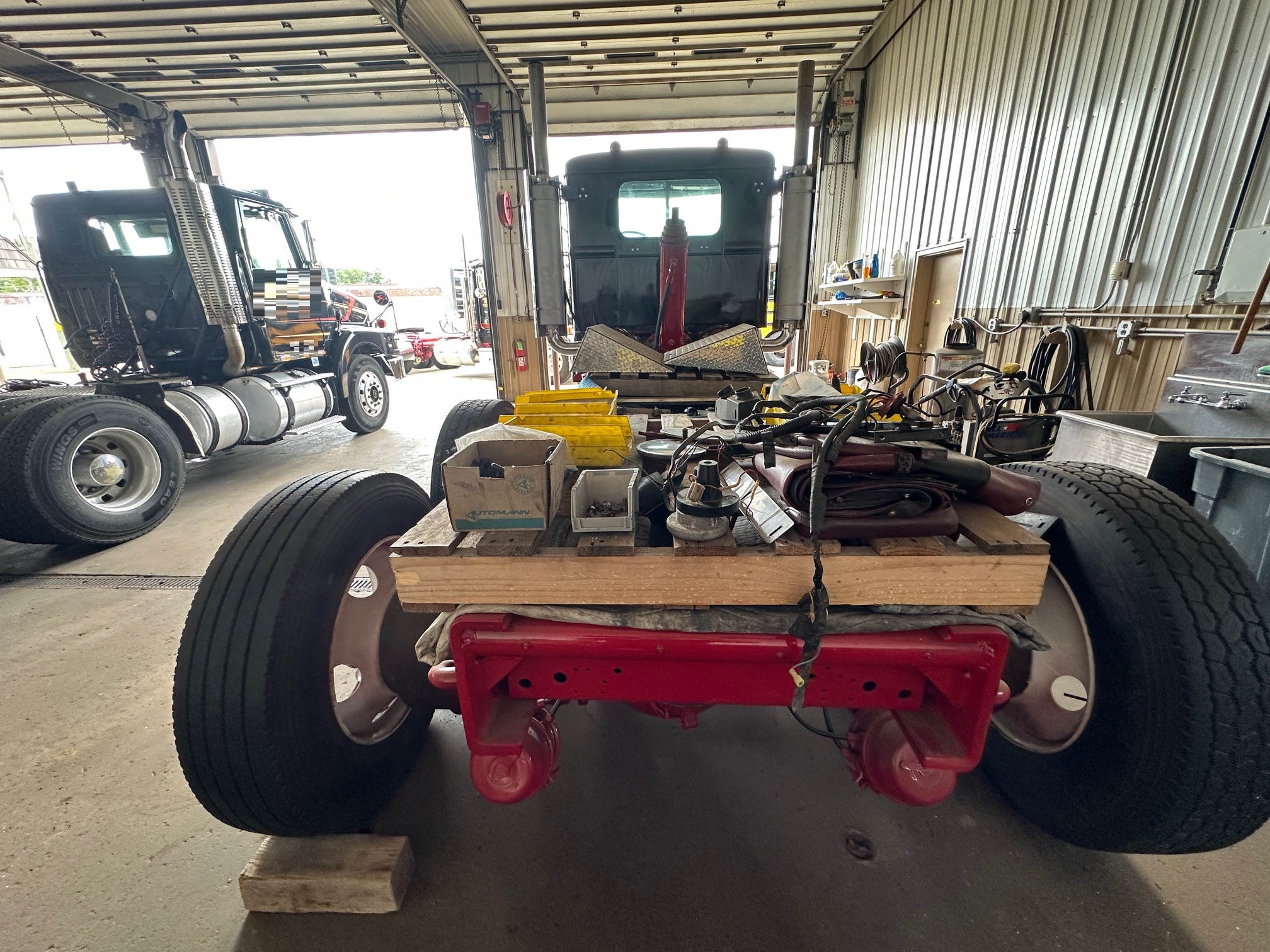 1987 AUTOCAR DK6 Tilt Nose - view 5 of 30