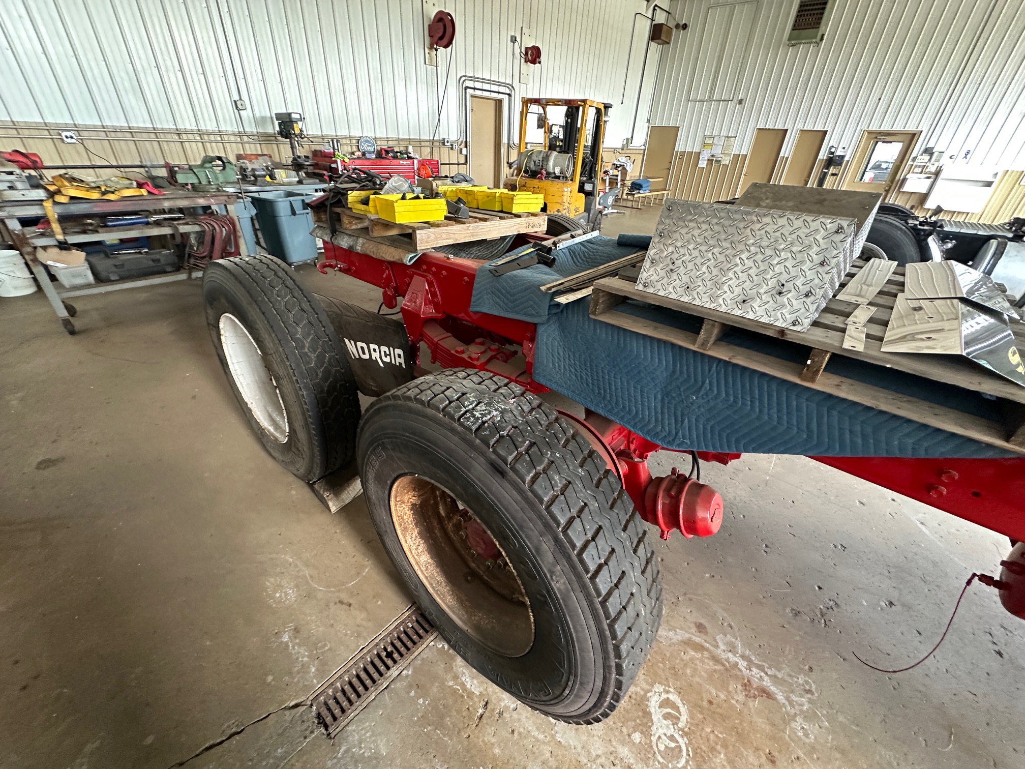 1987 AUTOCAR DK6 Tilt Nose - view 8 of 30