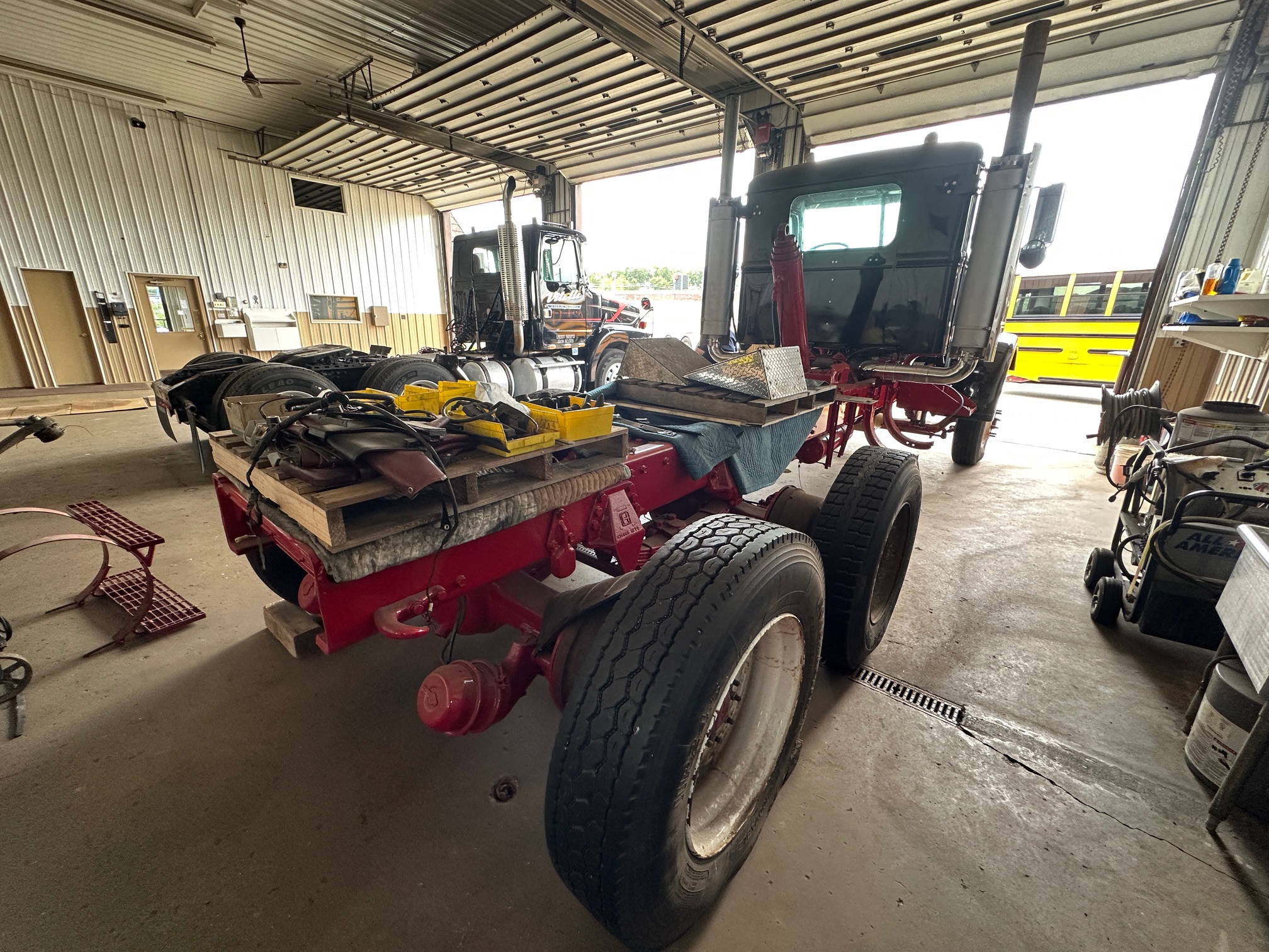 1987 AUTOCAR DK6 Tilt Nose - view 9 of 30