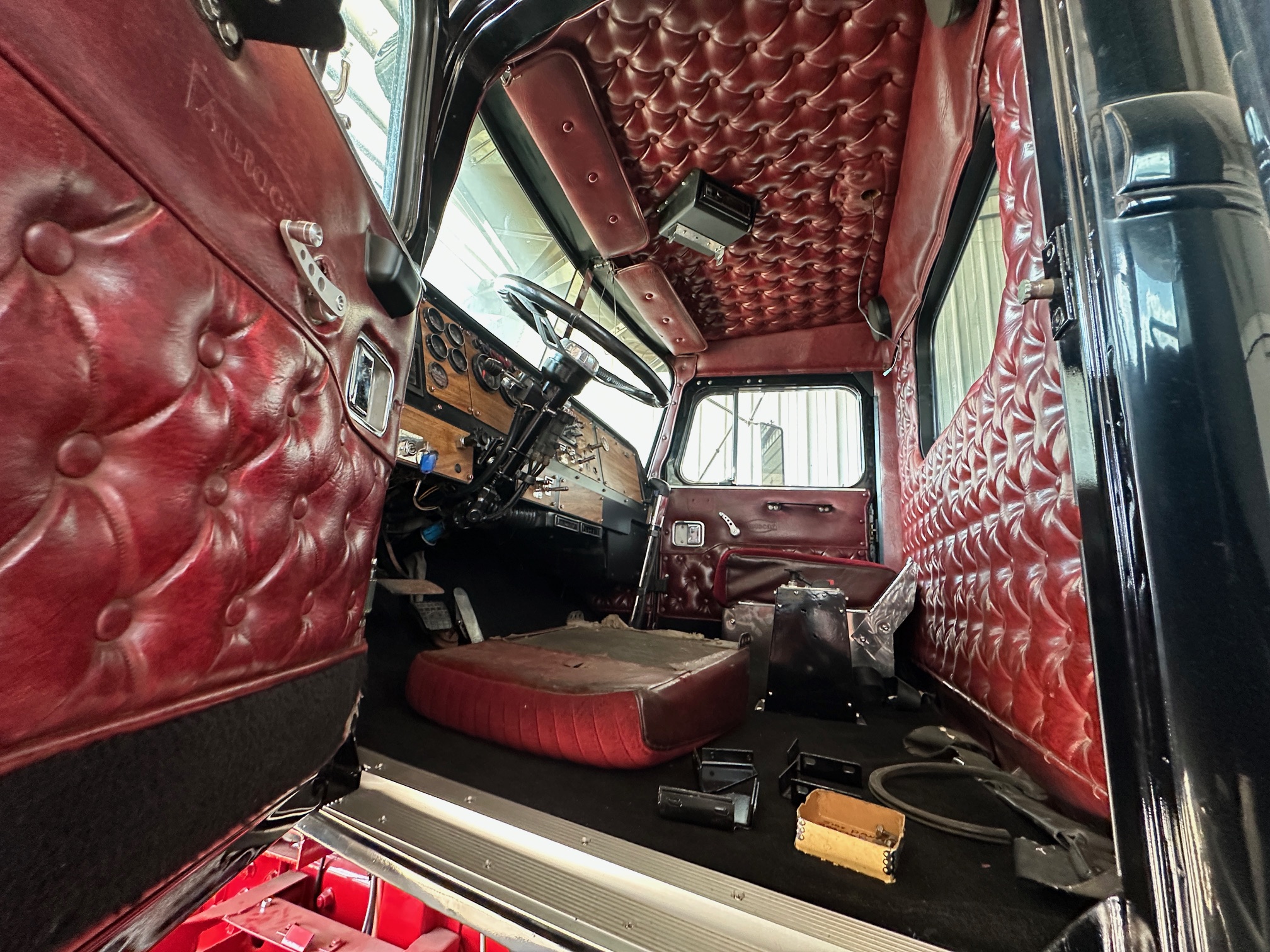 1987 AUTOCAR DK6 Tilt Nose - view 4 of 30