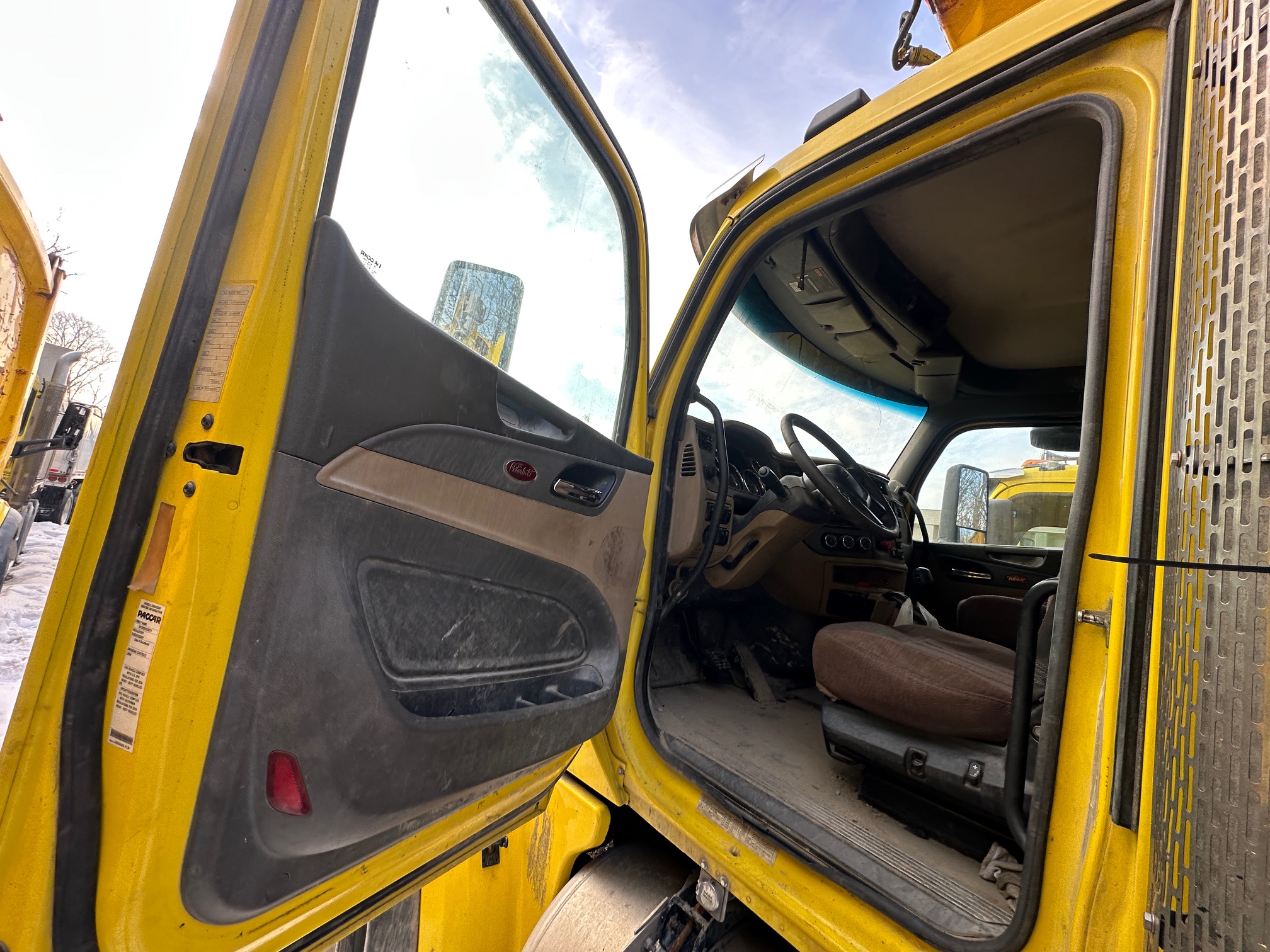 2016 PETERBILT 567 - view 1 of 30