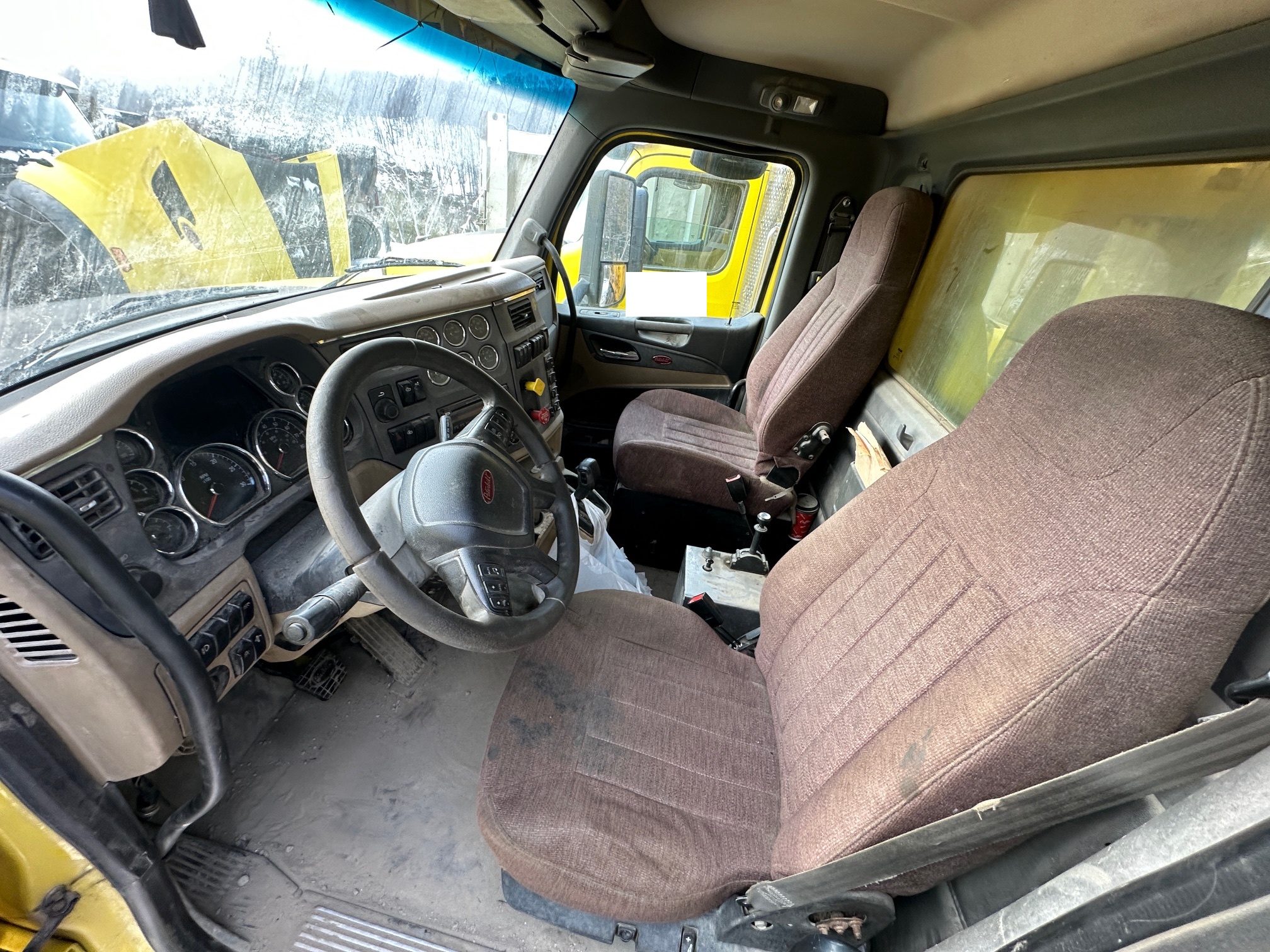 2016 PETERBILT 567 - view 2 of 30