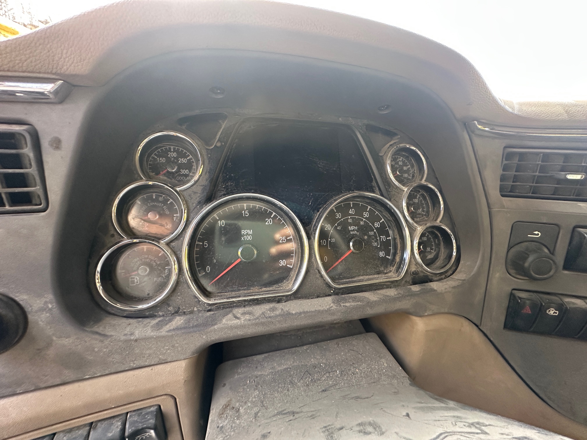 2016 PETERBILT 567 - view 3 of 30