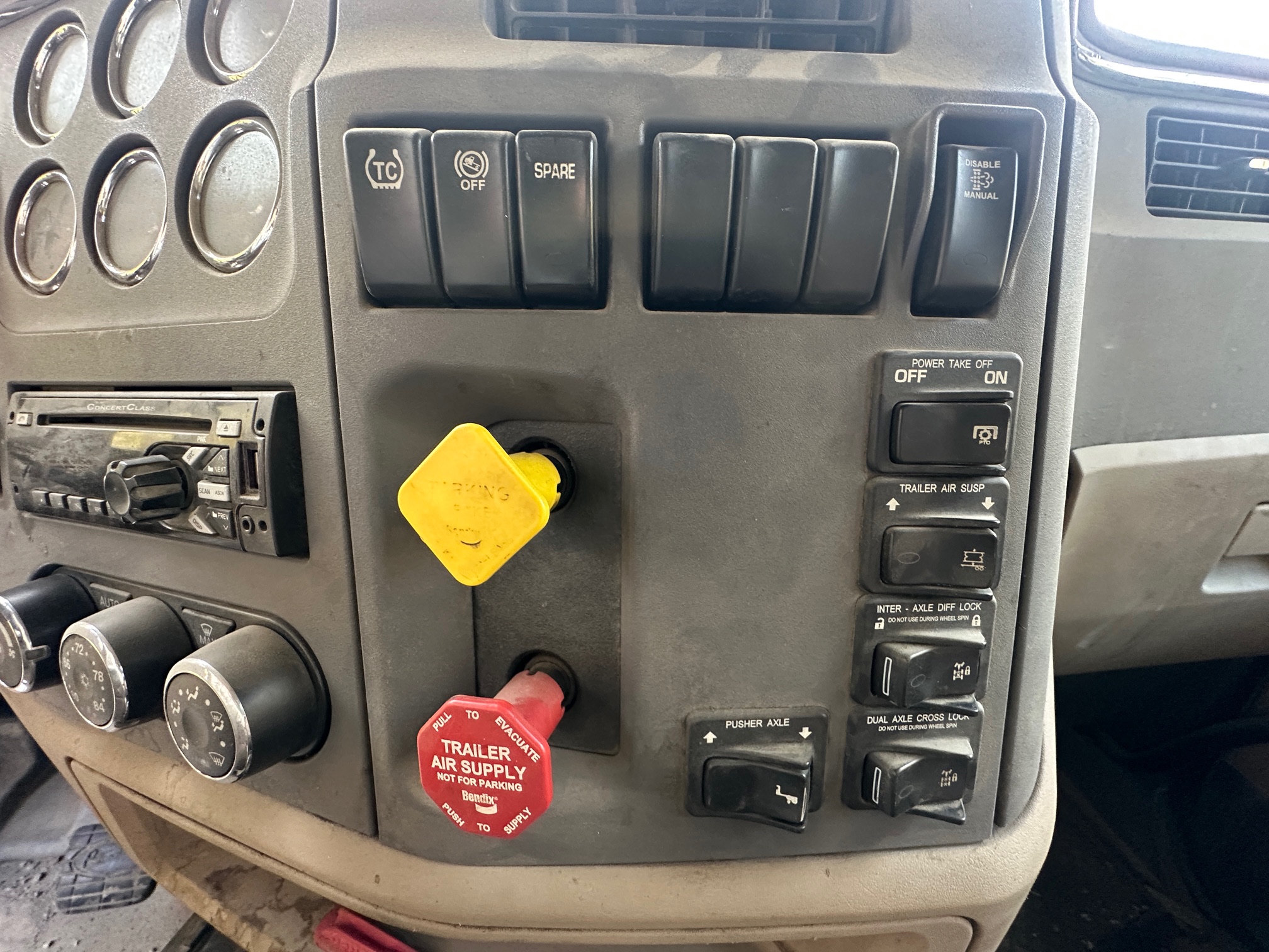 2016 PETERBILT 567 - view 5 of 30