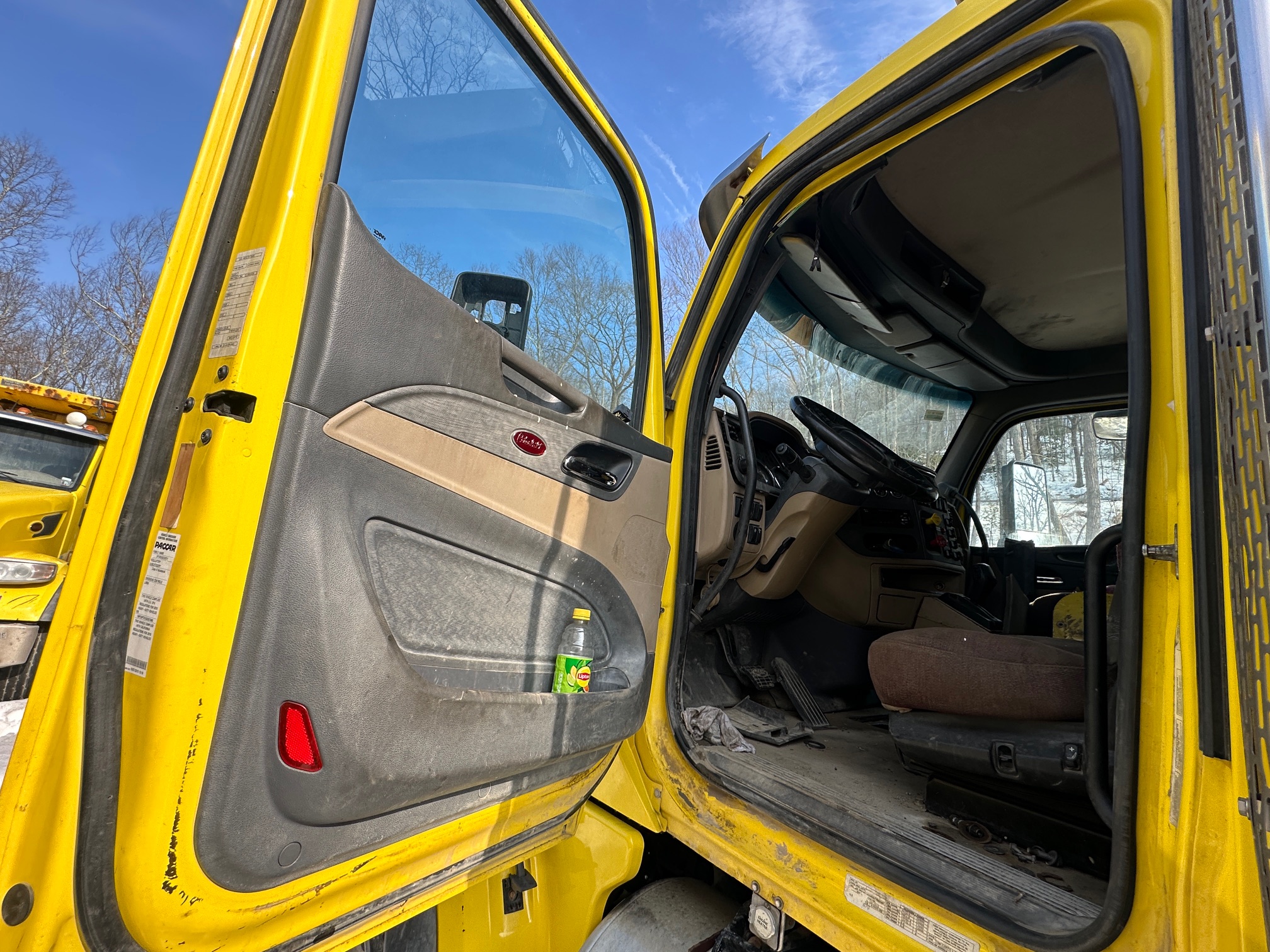 2016 PETERBILT 567 - view 3 of 30