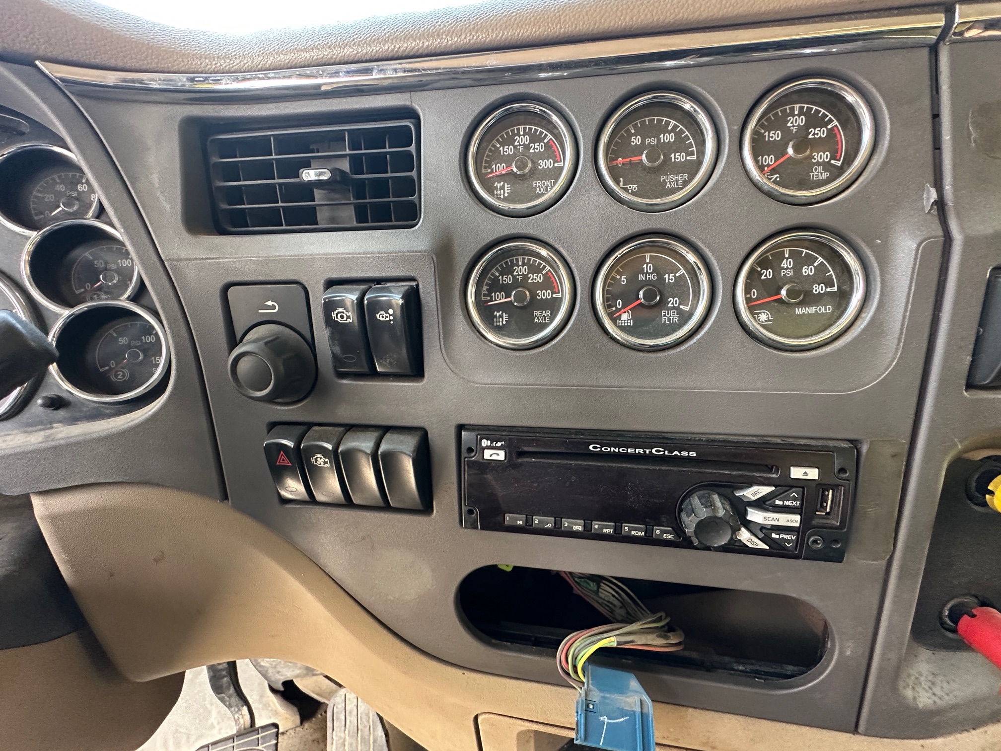 2016 PETERBILT 567 - view 11 of 30