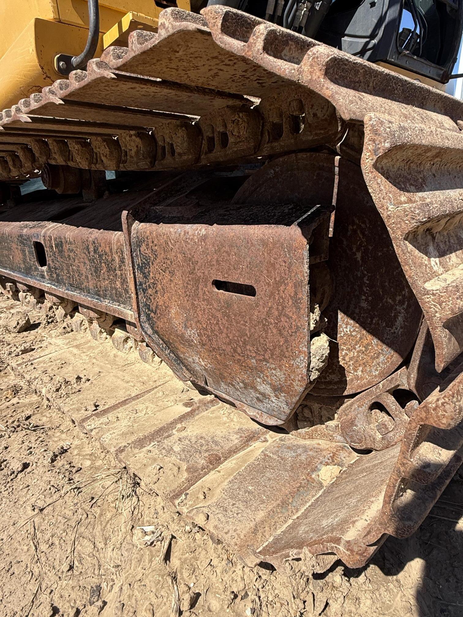 2017 DEERE 210G LC - view 7 of 30