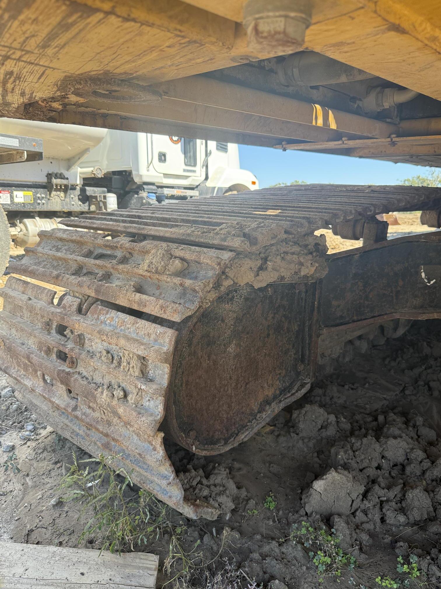 2017 DEERE 210G LC - view 17 of 30