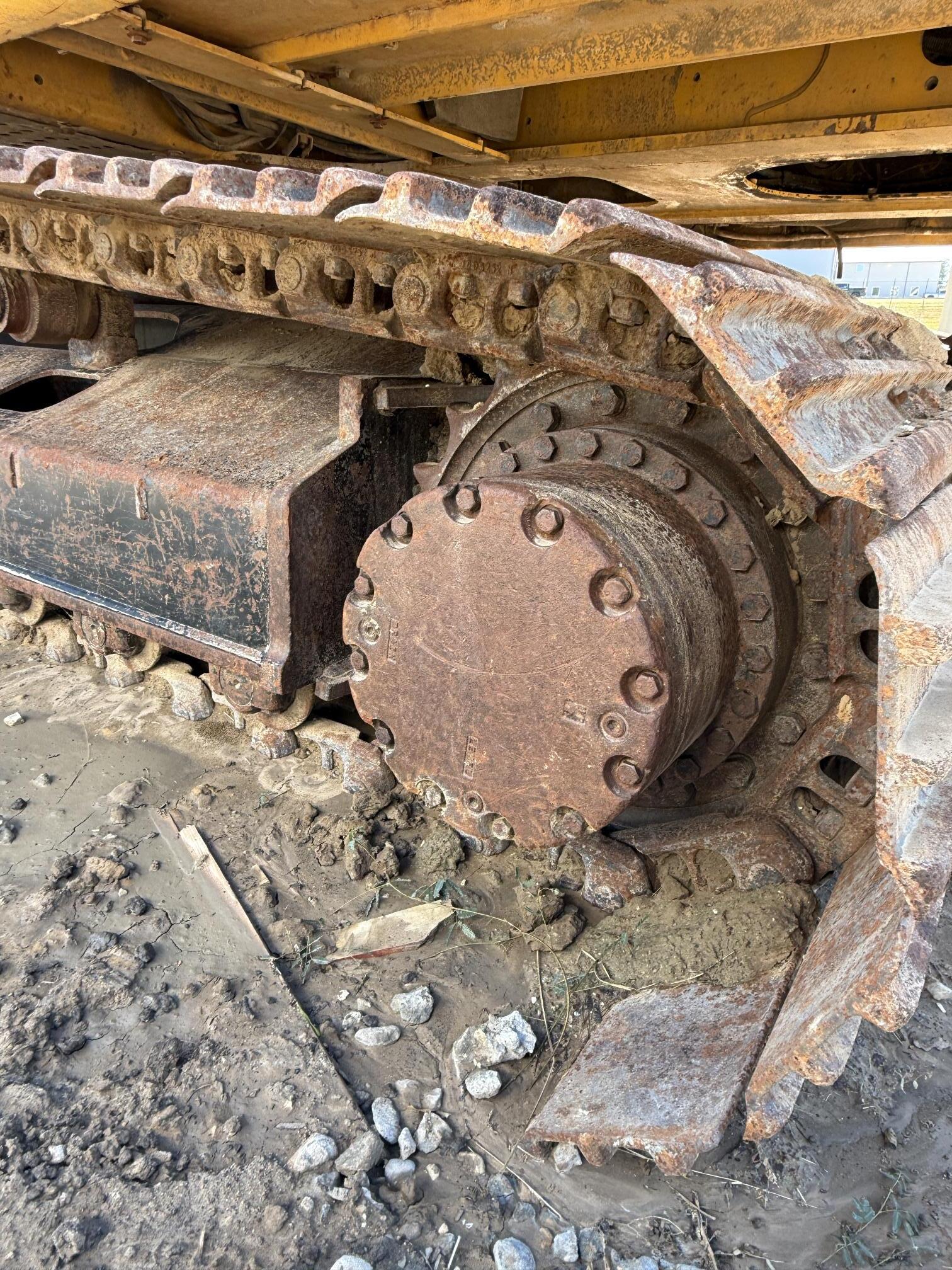 2017 DEERE 210G LC - view 20 of 30