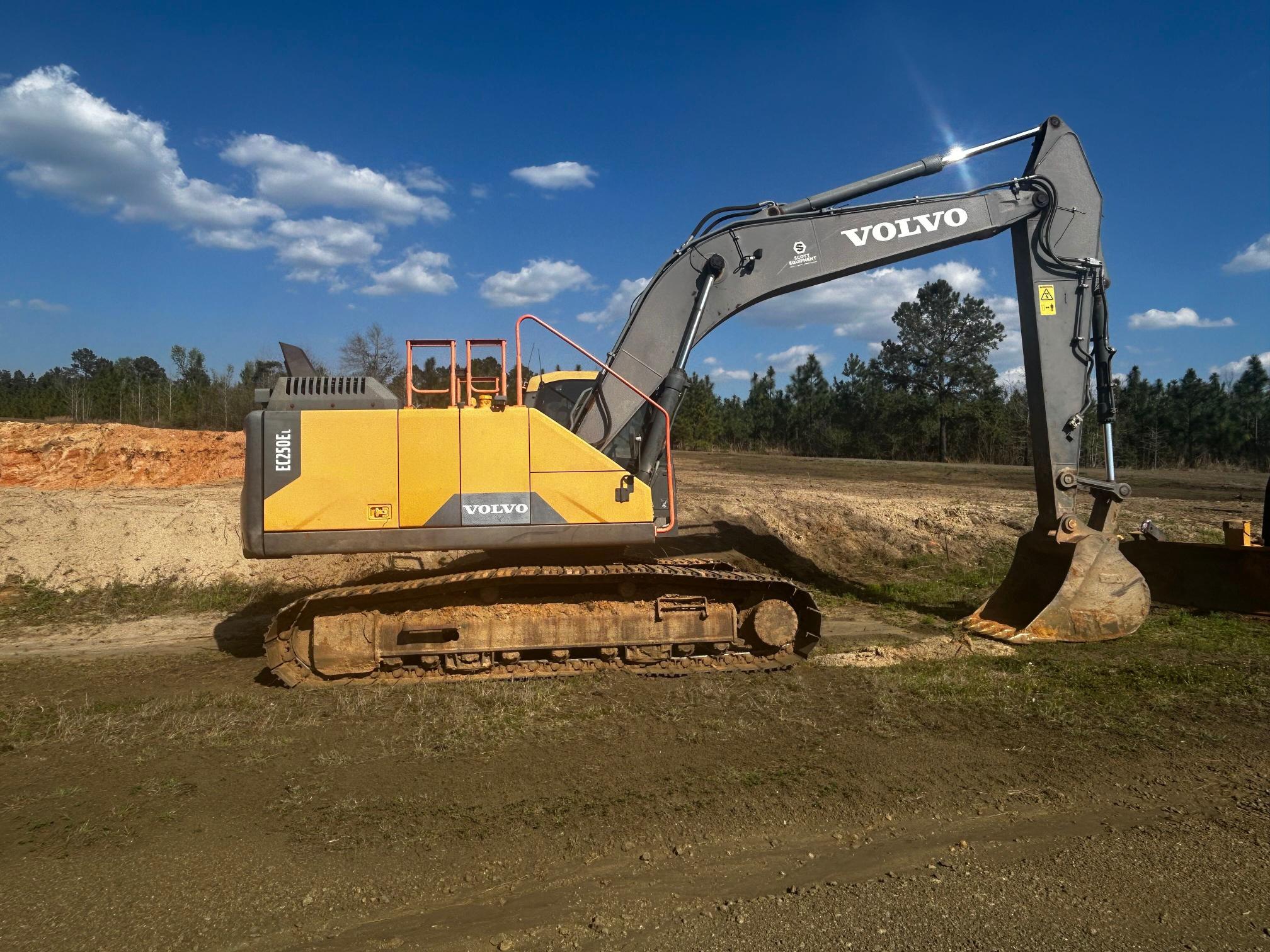 2017 VOLVO EC250EL - view 1 of 12