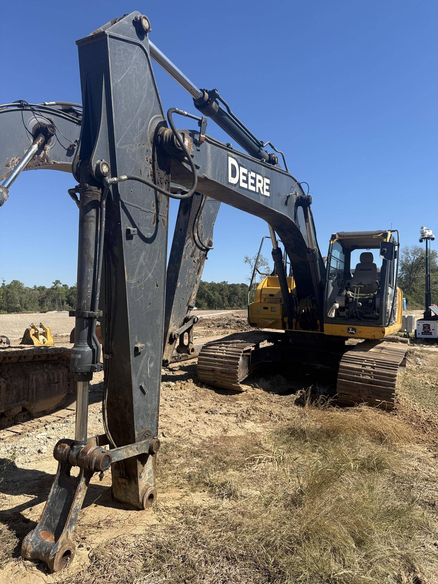 2017 DEERE 210G LC - view 2 of 30