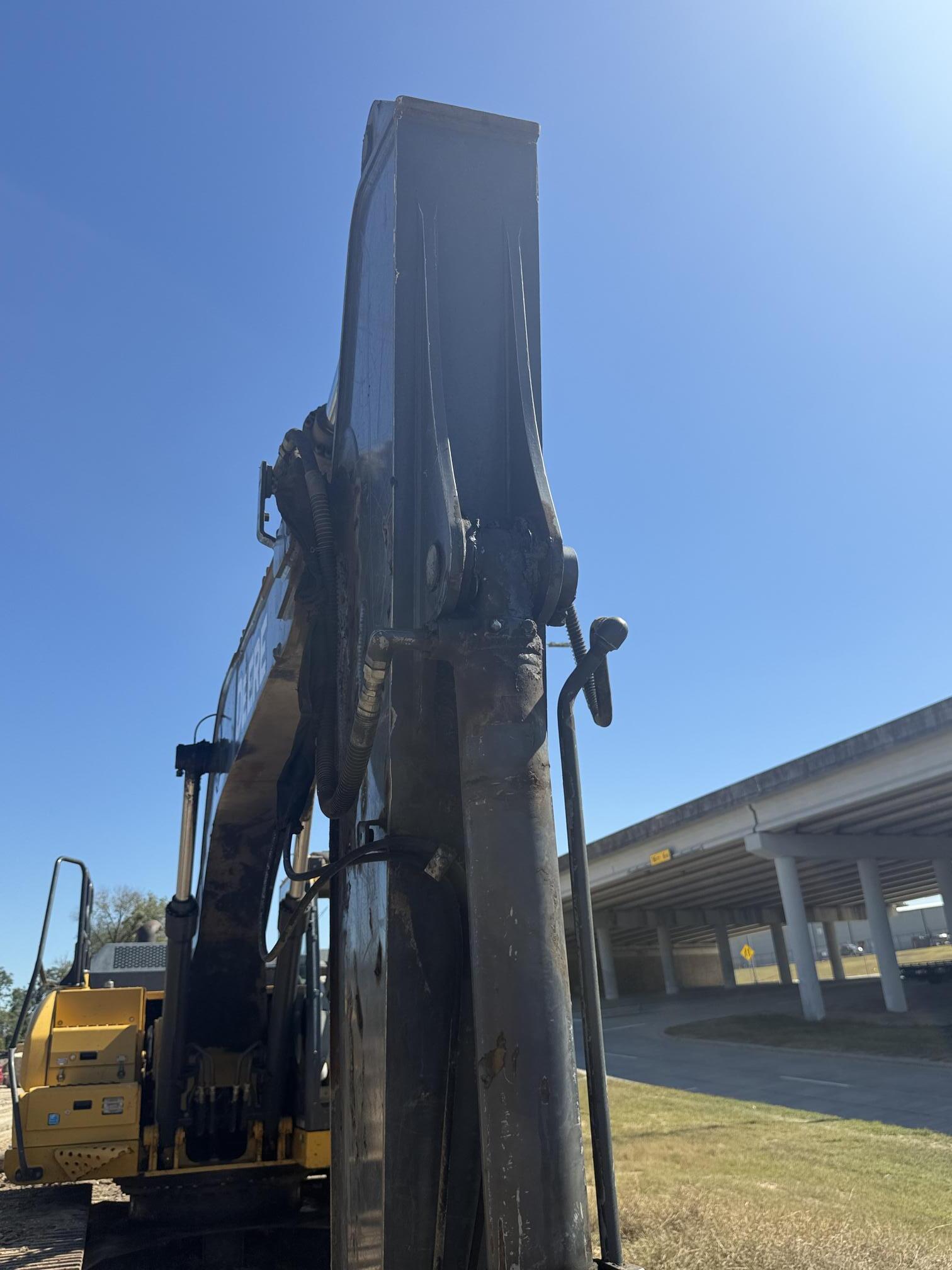 2017 DEERE 210G LC - view 5 of 30