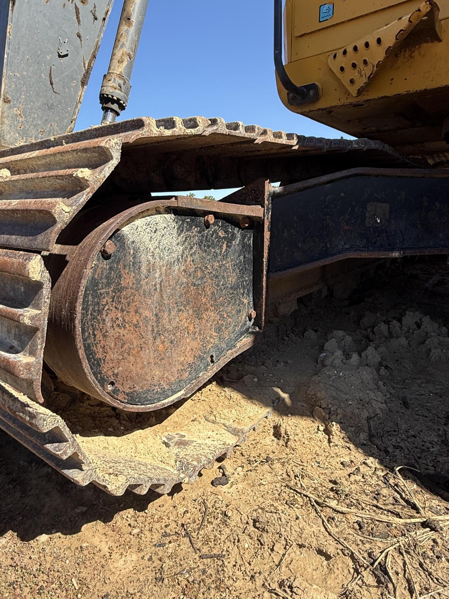 2017 DEERE 210G LC - view 8 of 30